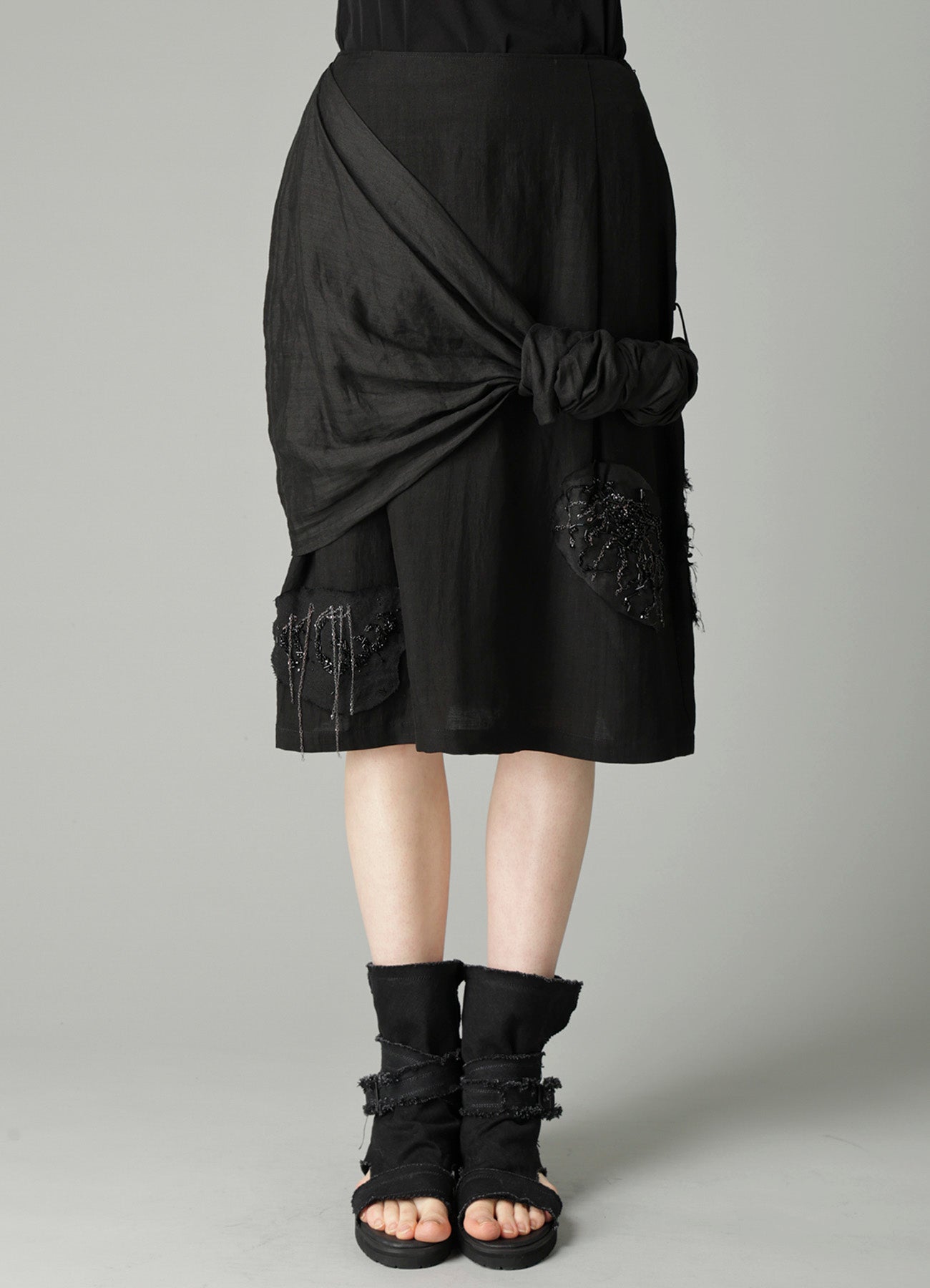 Ra LAWN BEADS POINT DRAPED SKIRT