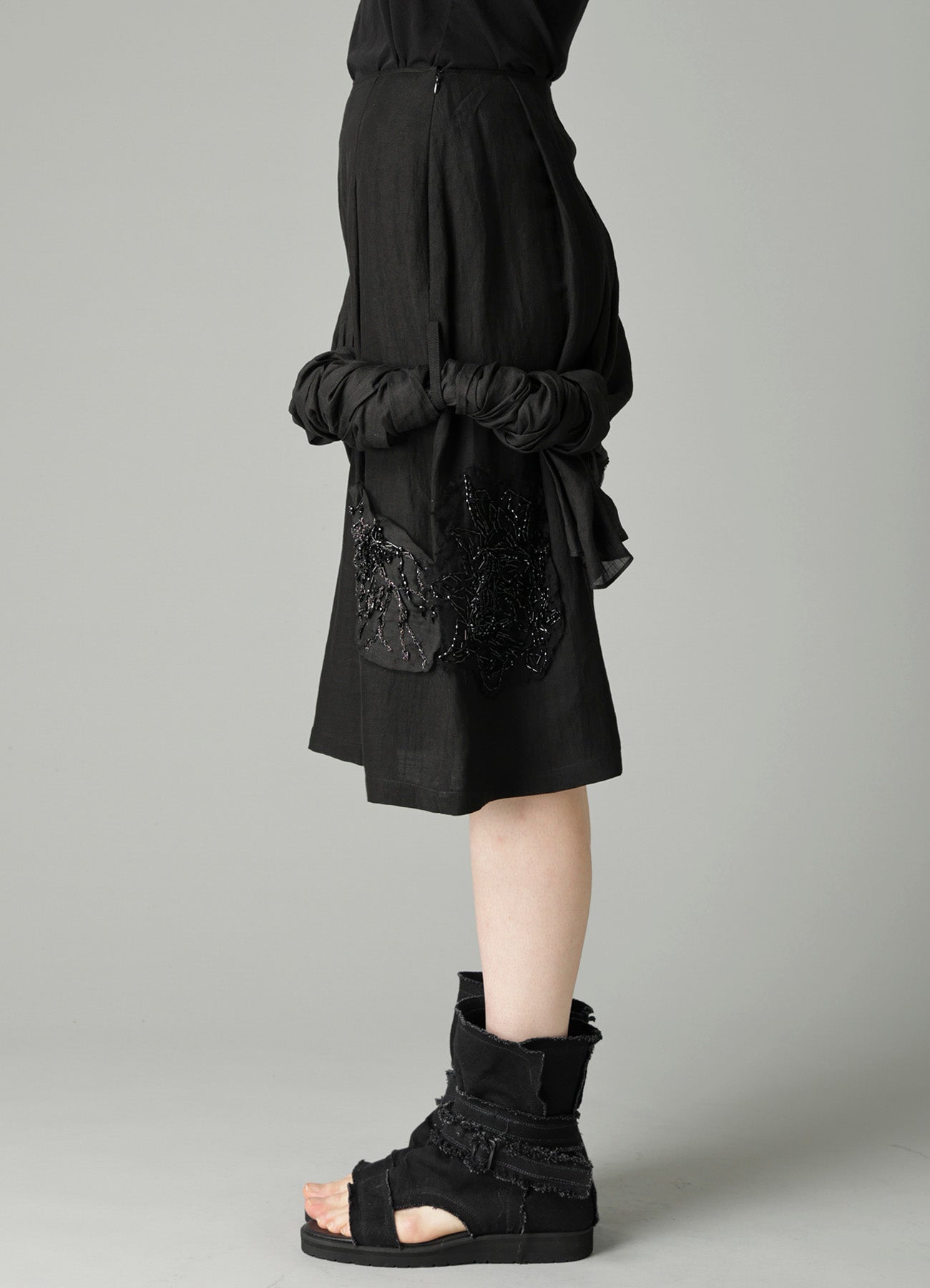 Ra LAWN BEADS POINT DRAPED SKIRT