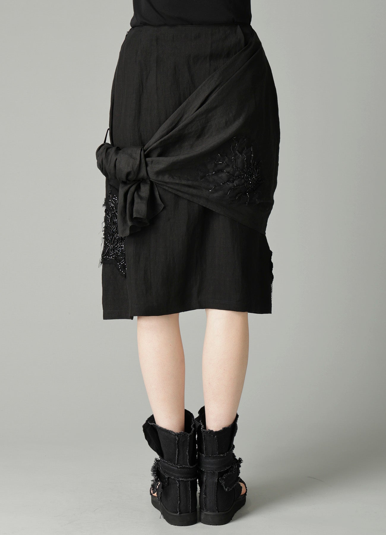 Ra LAWN BEADS POINT DRAPED SKIRT