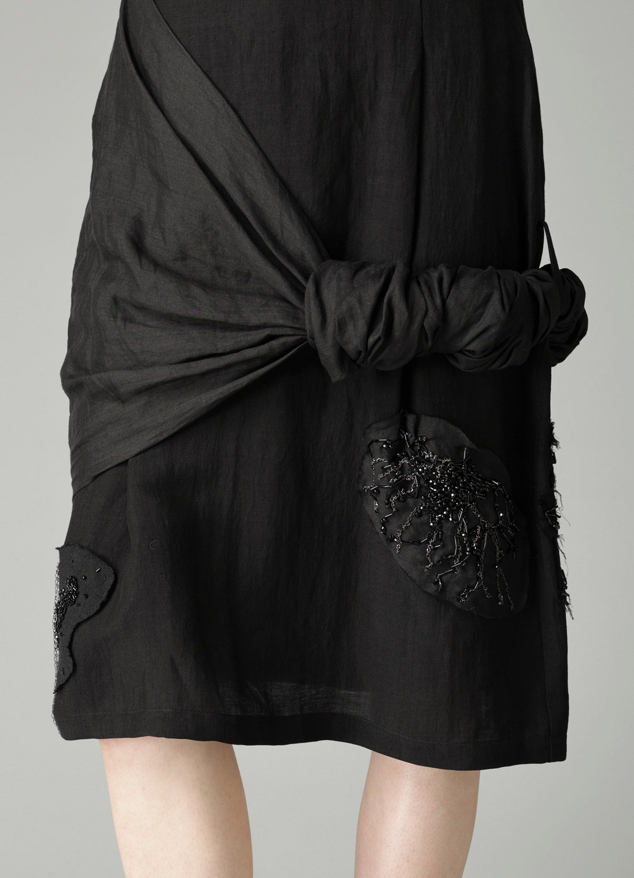 Ra LAWN BEADS POINT DRAPED SKIRT