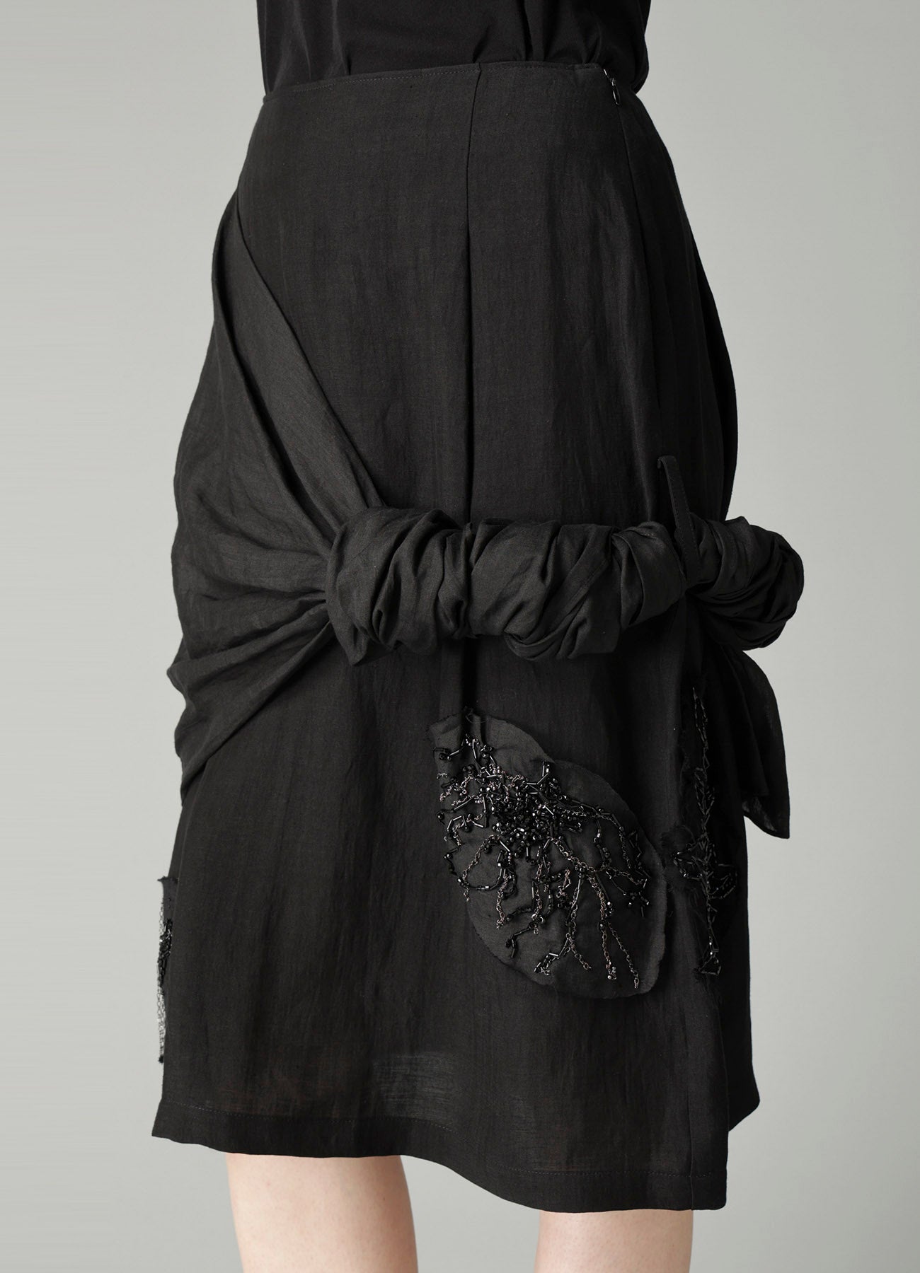 Ra LAWN BEADS POINT DRAPED SKIRT