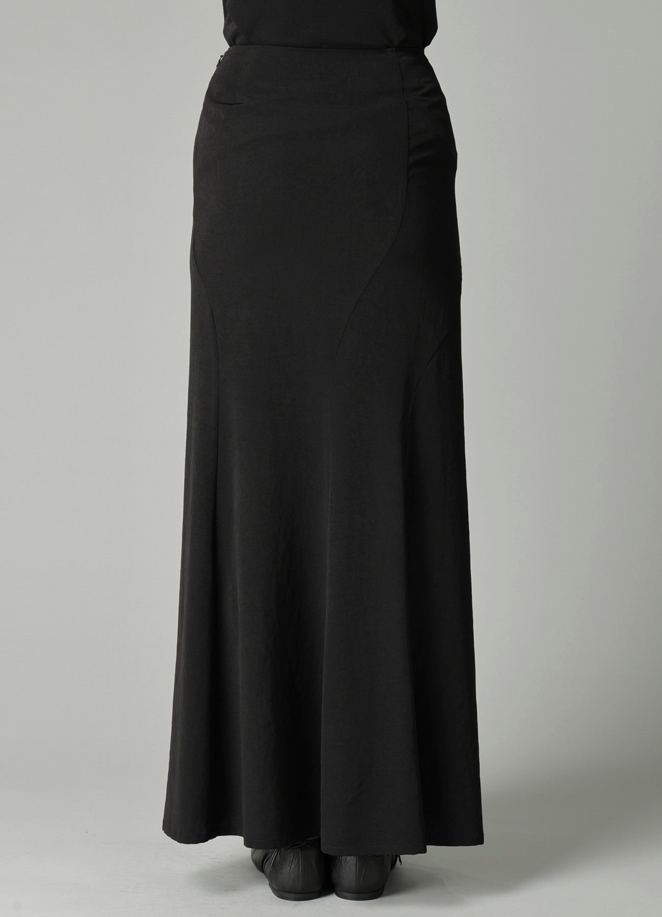 Ta/Pe CREPE DE CHINE DIAGONAL CUTTING LONG SKIRT – THE SHOP YOHJI