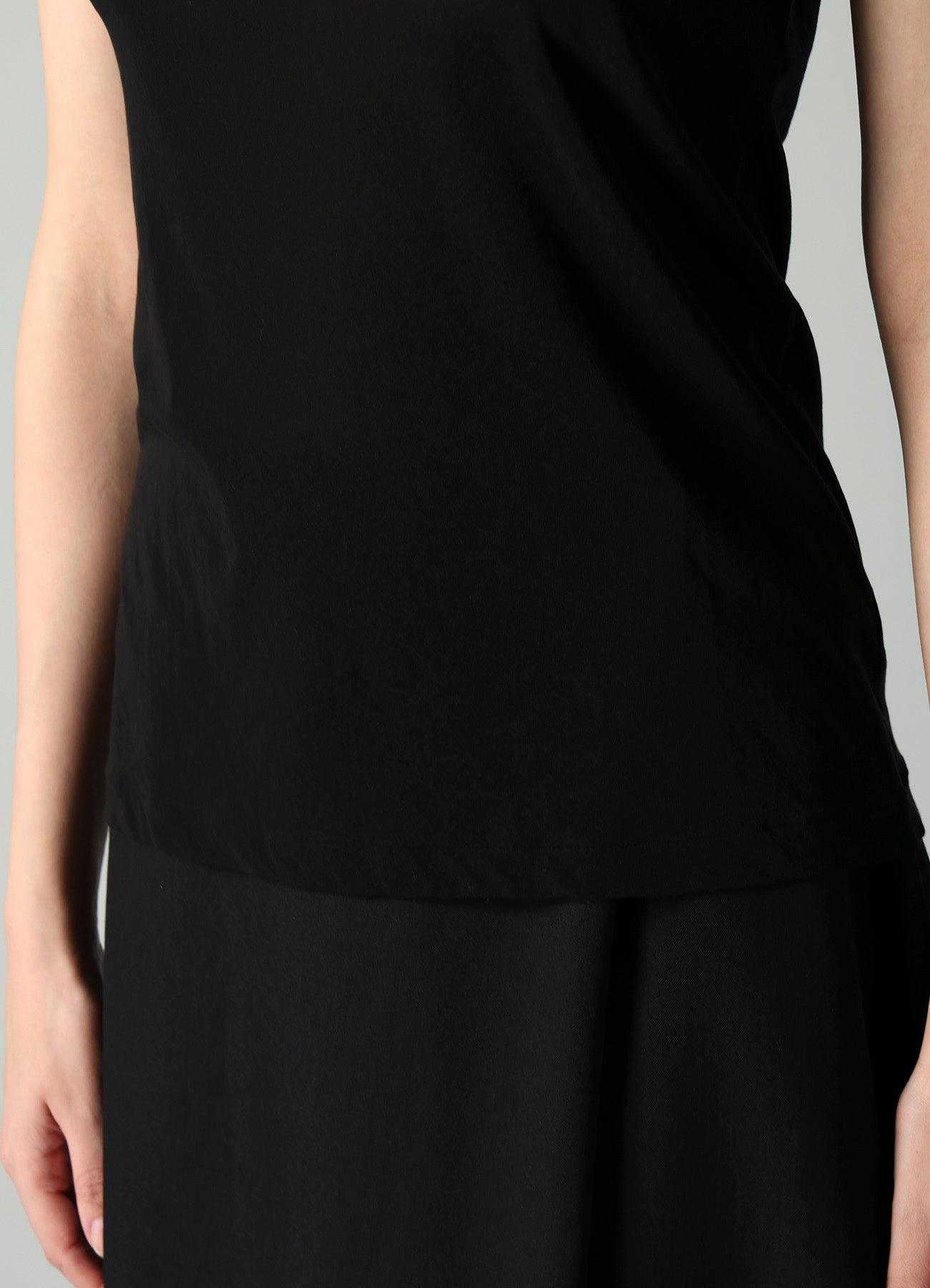 HIGH TWISTED SINGLE JERSEY SHORT SLV ROUND NECK T