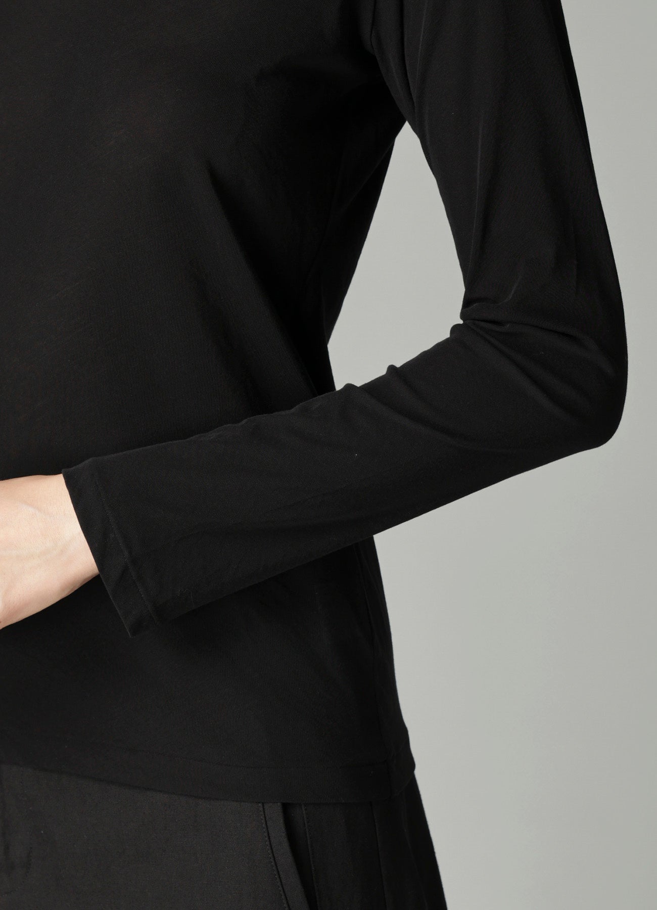 HIGH TWISTED SINGLE JERSEY LONG SLV ROUND NECK T