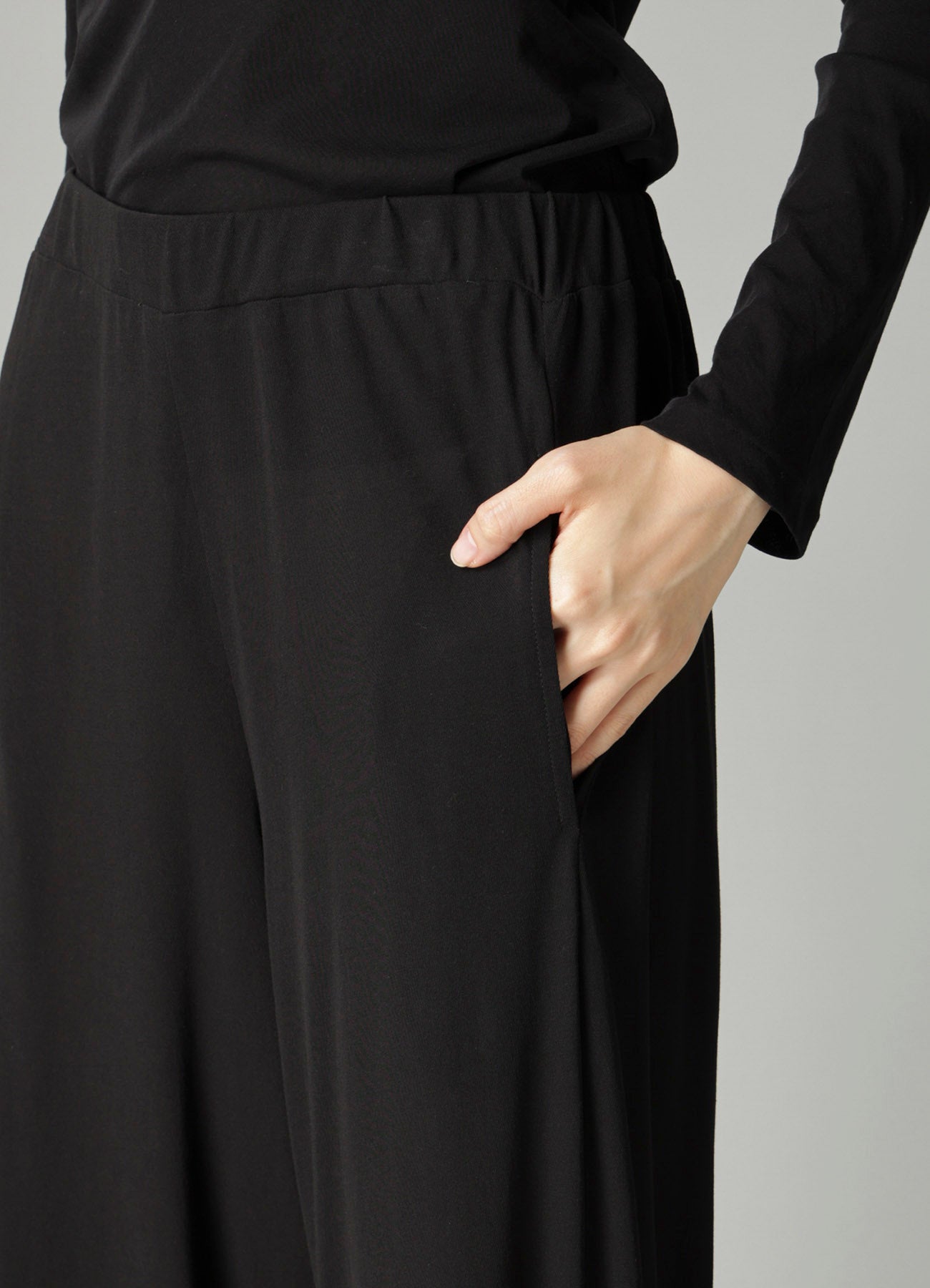 HIGH TWISTED SIINGLE JERSEY DRAPED PANTS – THE SHOP YOHJI YAMAMOTO HIGH TWISTED SIINGLE JERSEY DRAPED PANTS – THE SHOP YOHJI YAMAMOTO