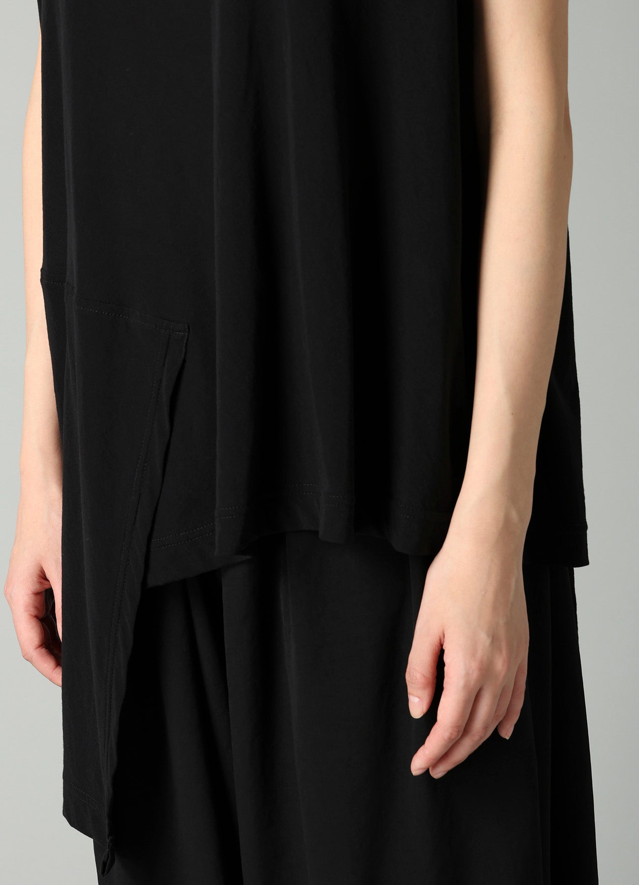 SOFT SINGLE JERSEY UNBALANCED SHORT SLV T