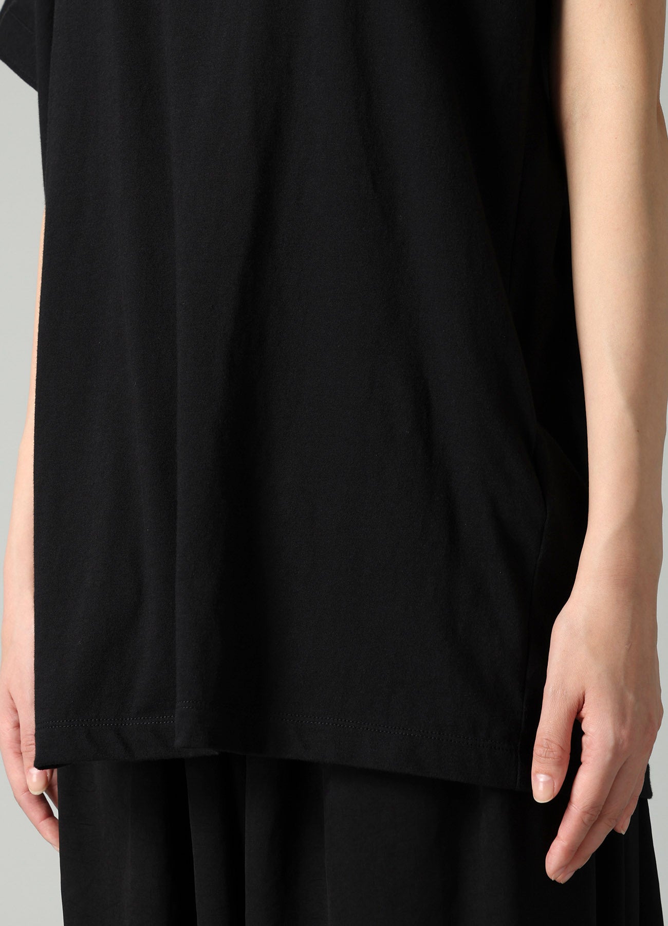 SOFT SINGLE JERSEY ASYMMETRIC SHORT SLV T B – THE SHOP YOHJI YAMAMOTO