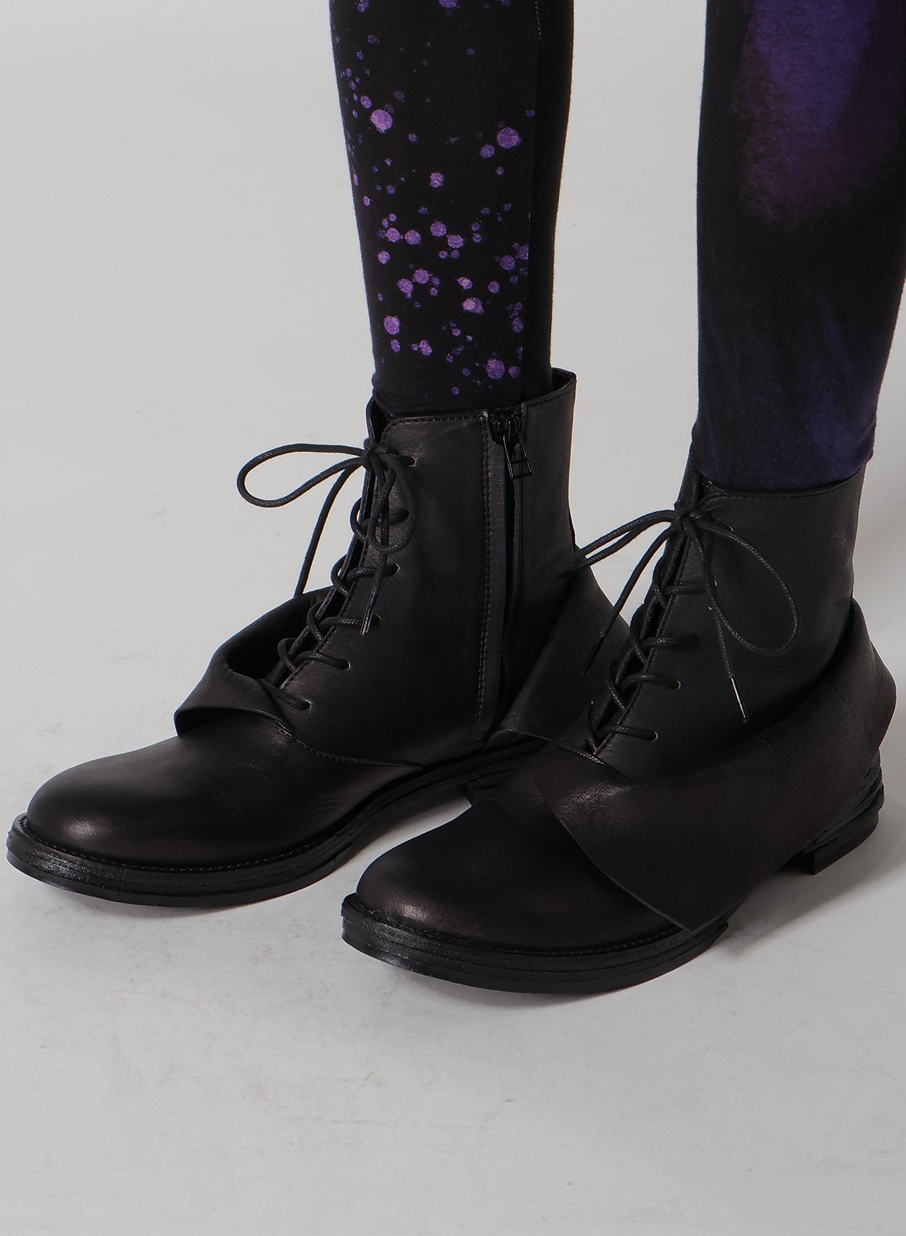 UNEVEN DYED LEATHER LACE-UP BOOTS