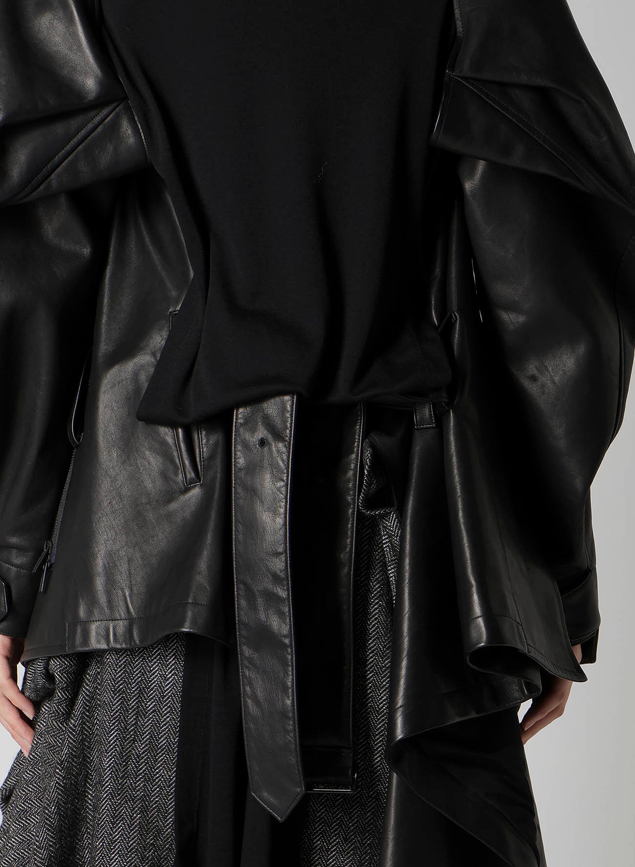 HORSE LEATHER TUCKED SLV BELTED JACKET