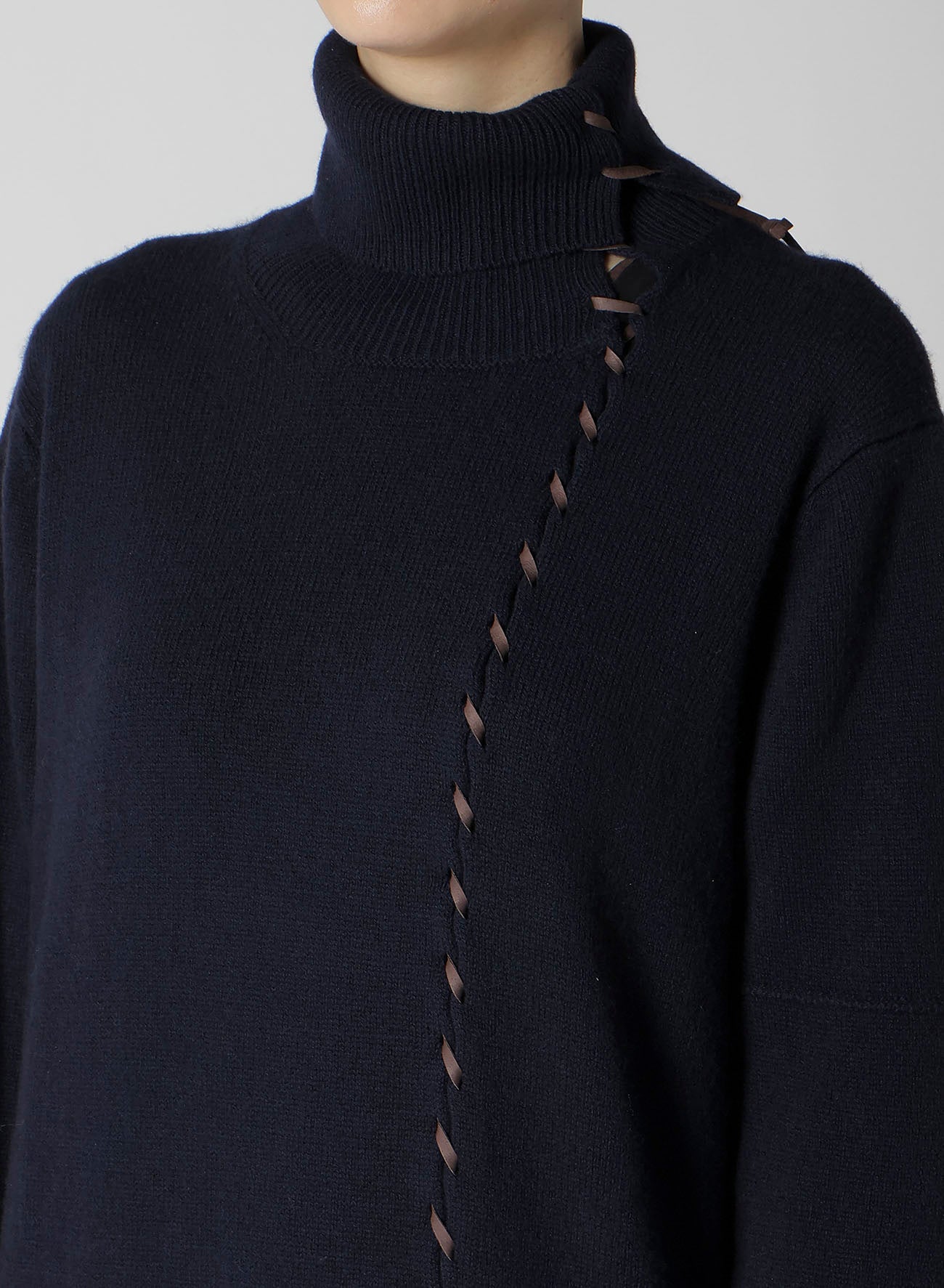 7G1P PLAIN STITCH+LEATHER STRING STRING HIGH NECK PO