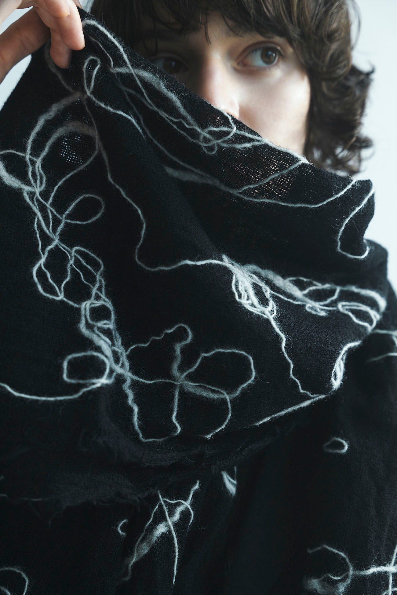 WOOL GAUZE NEEDLE PUNCH STOLE