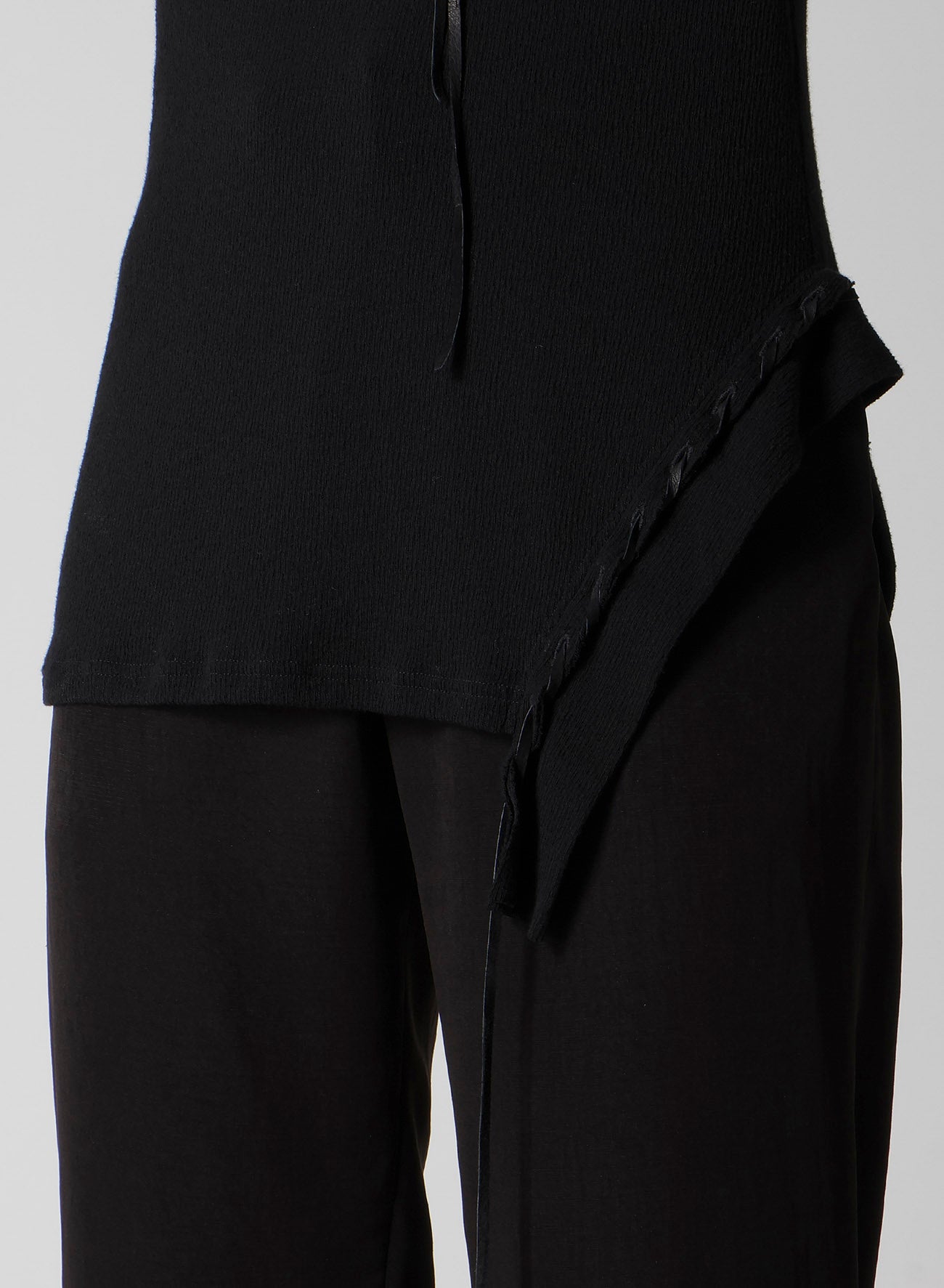 HIGH TWISTED LINKS STRING HIGH NECK PO