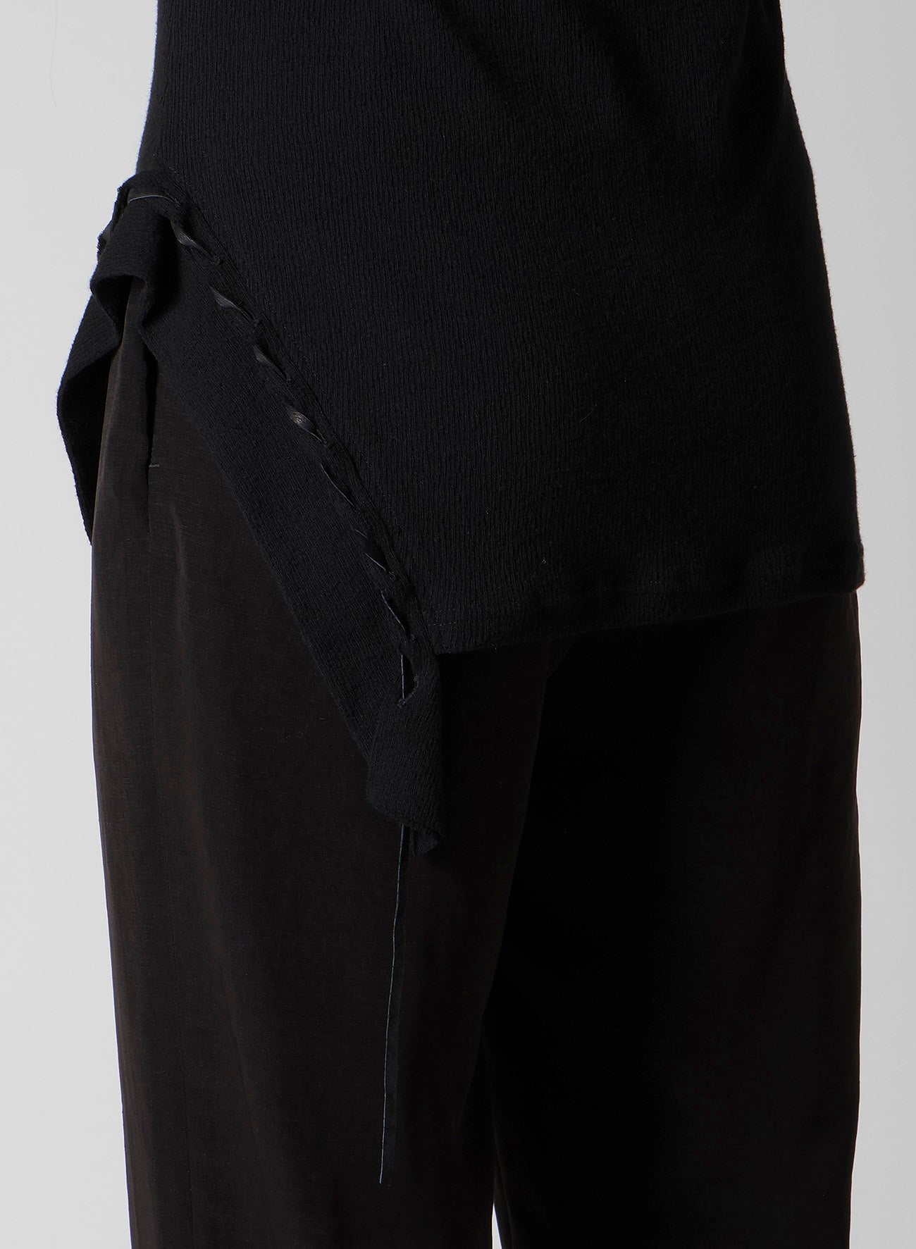 HIGH TWISTED LINKS STRING HIGH NECK PO