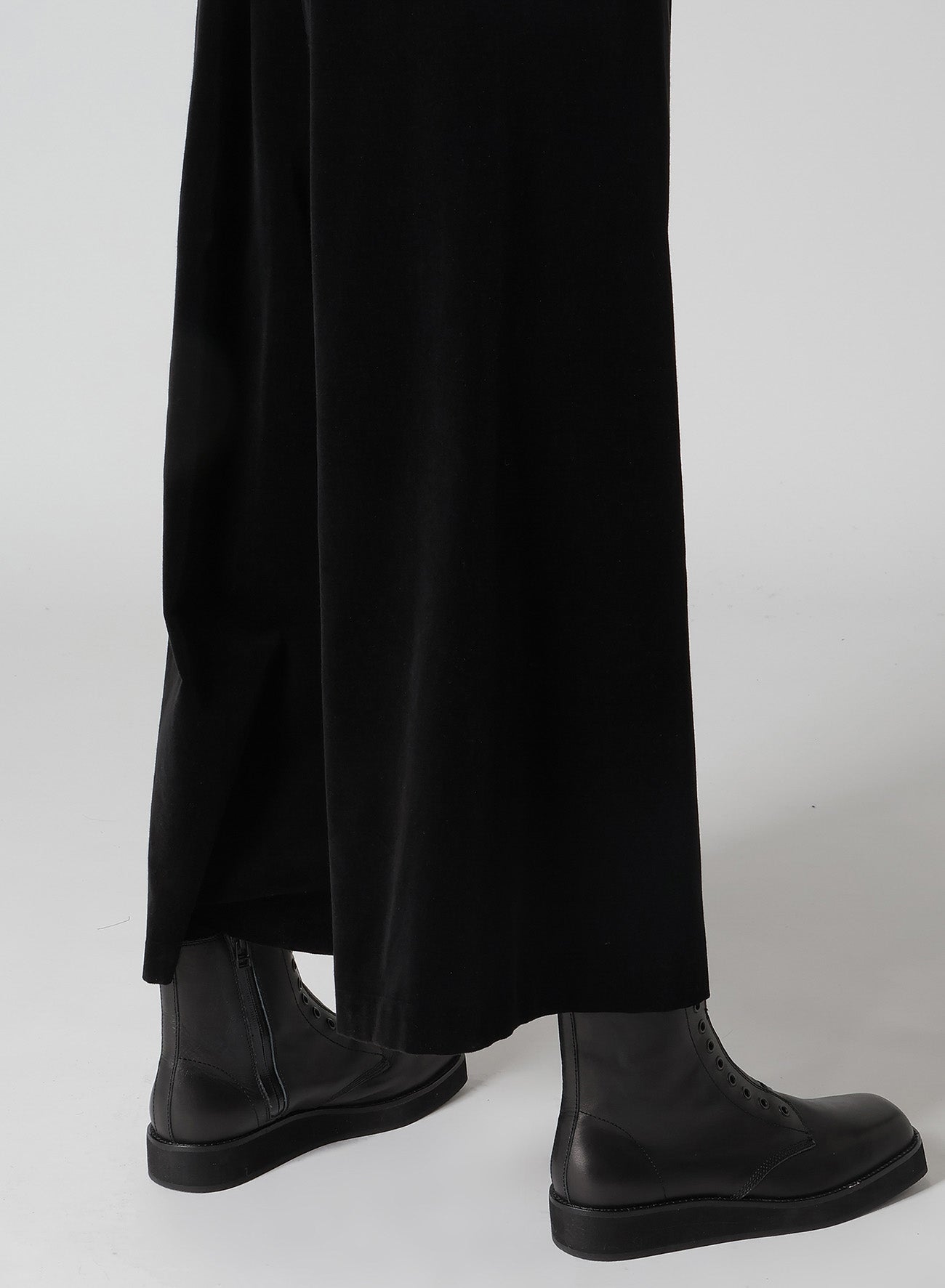 C/Ry VELVET TUCK FLARED PANTS