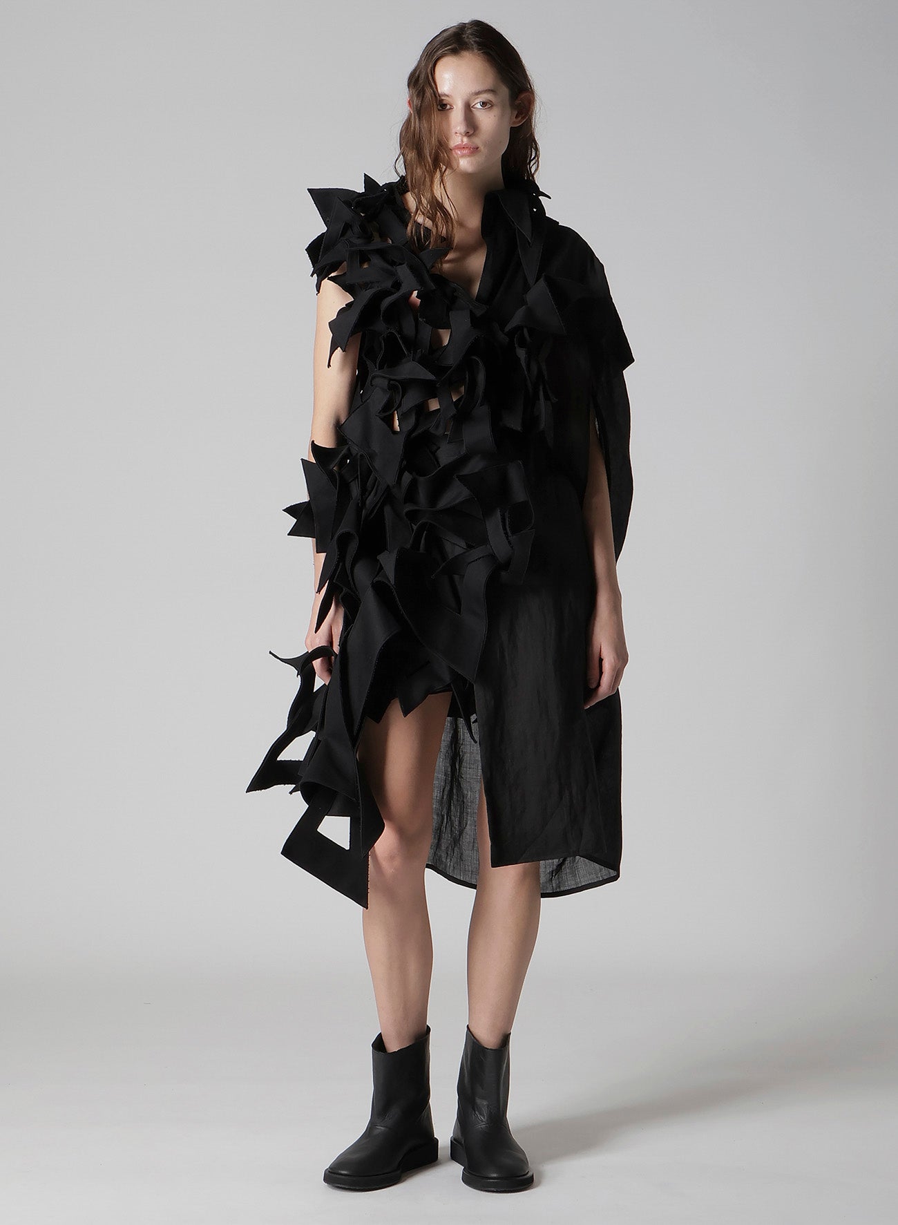 CHAIN MOTIF SHORT PANTS