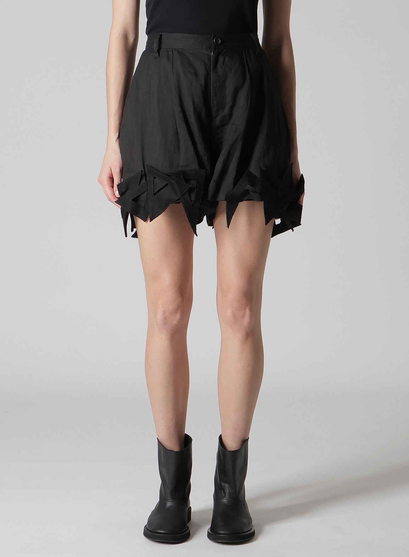 CHAIN MOTIF SHORT PANTS