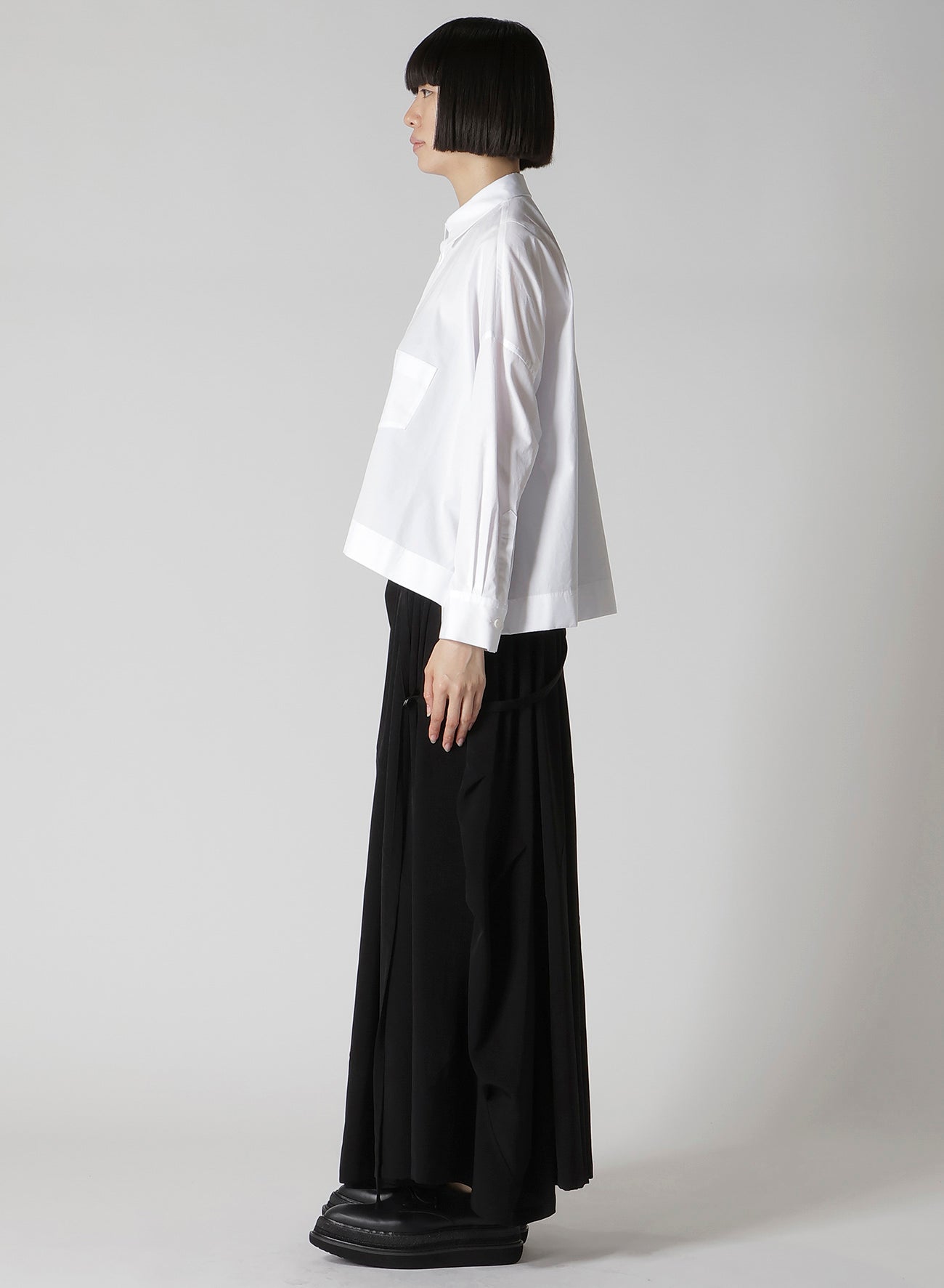 BROAD OVERSIZED BLOUSE