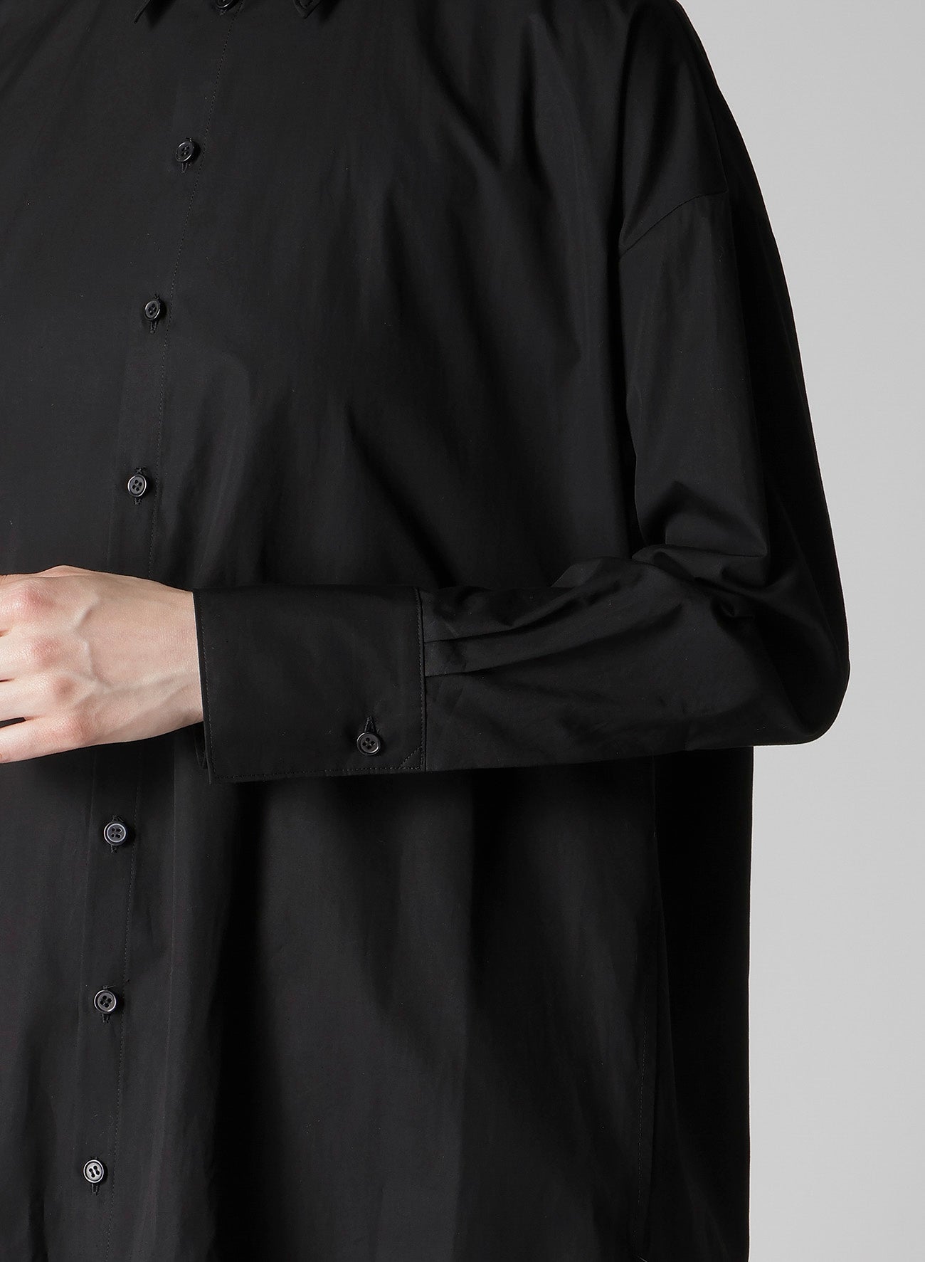 BROAD BUTTON DETAIL SHIRT