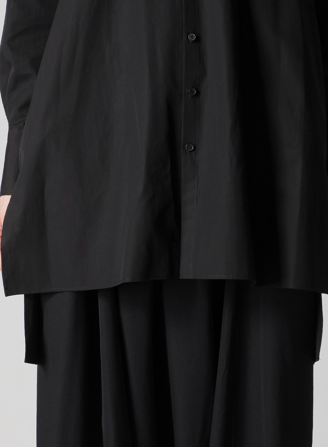 BROAD BUTTON DETAIL SHIRT