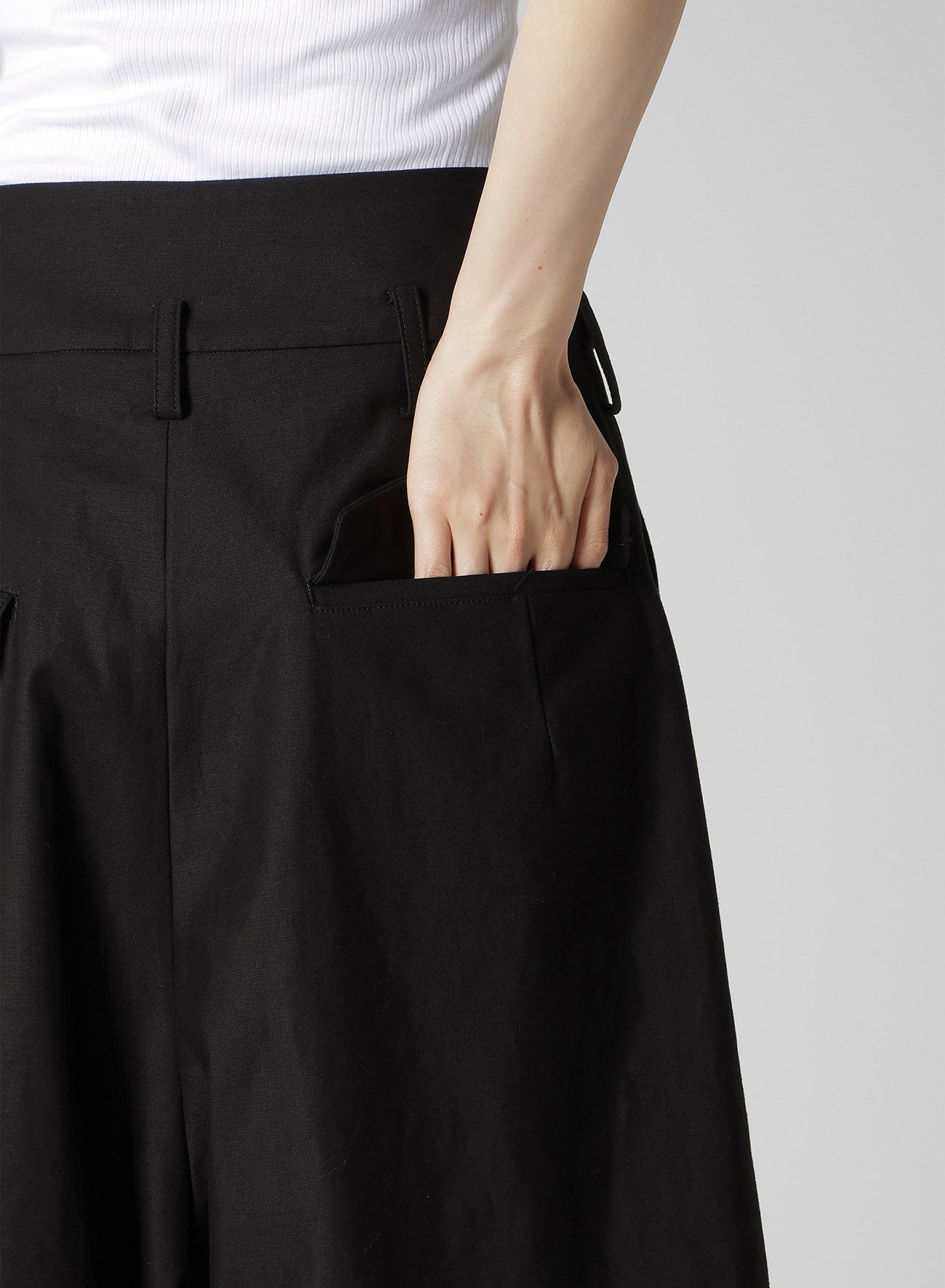 MILITARY BACKSIDE SATIN BERMUDA PANTS