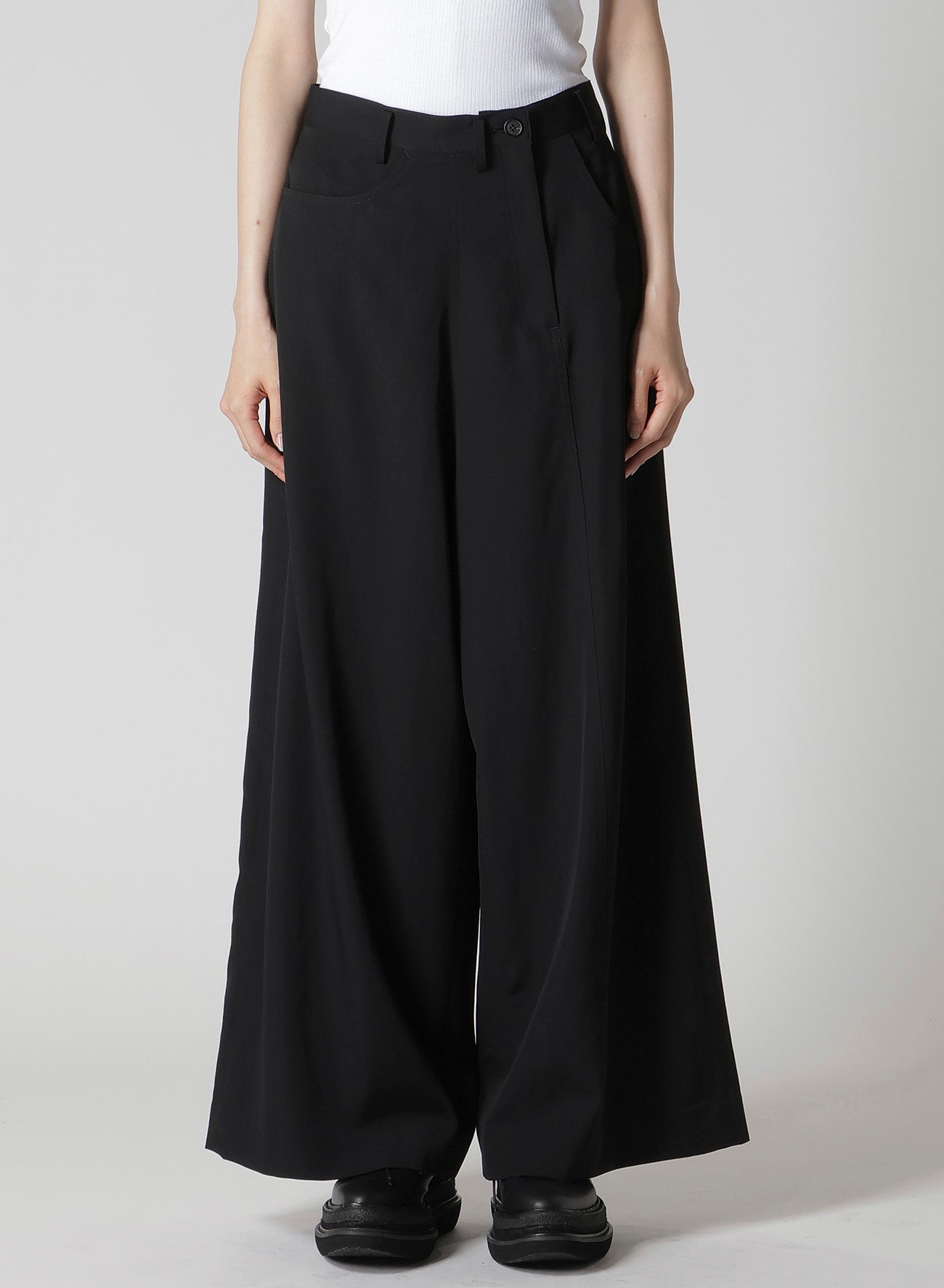 GABARDINE ASYMMETRY BAGGY PANTS