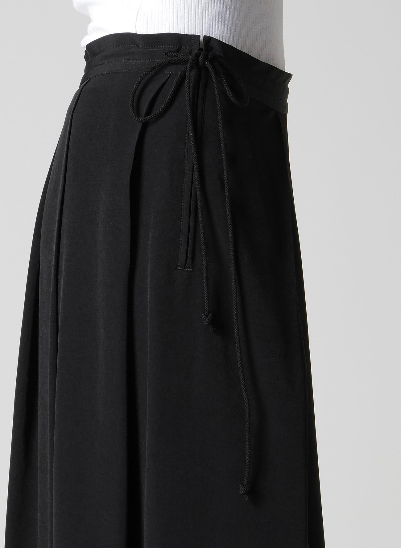TA/PE CREPE DE CHINE UNBALANCED TUCK SKIRT