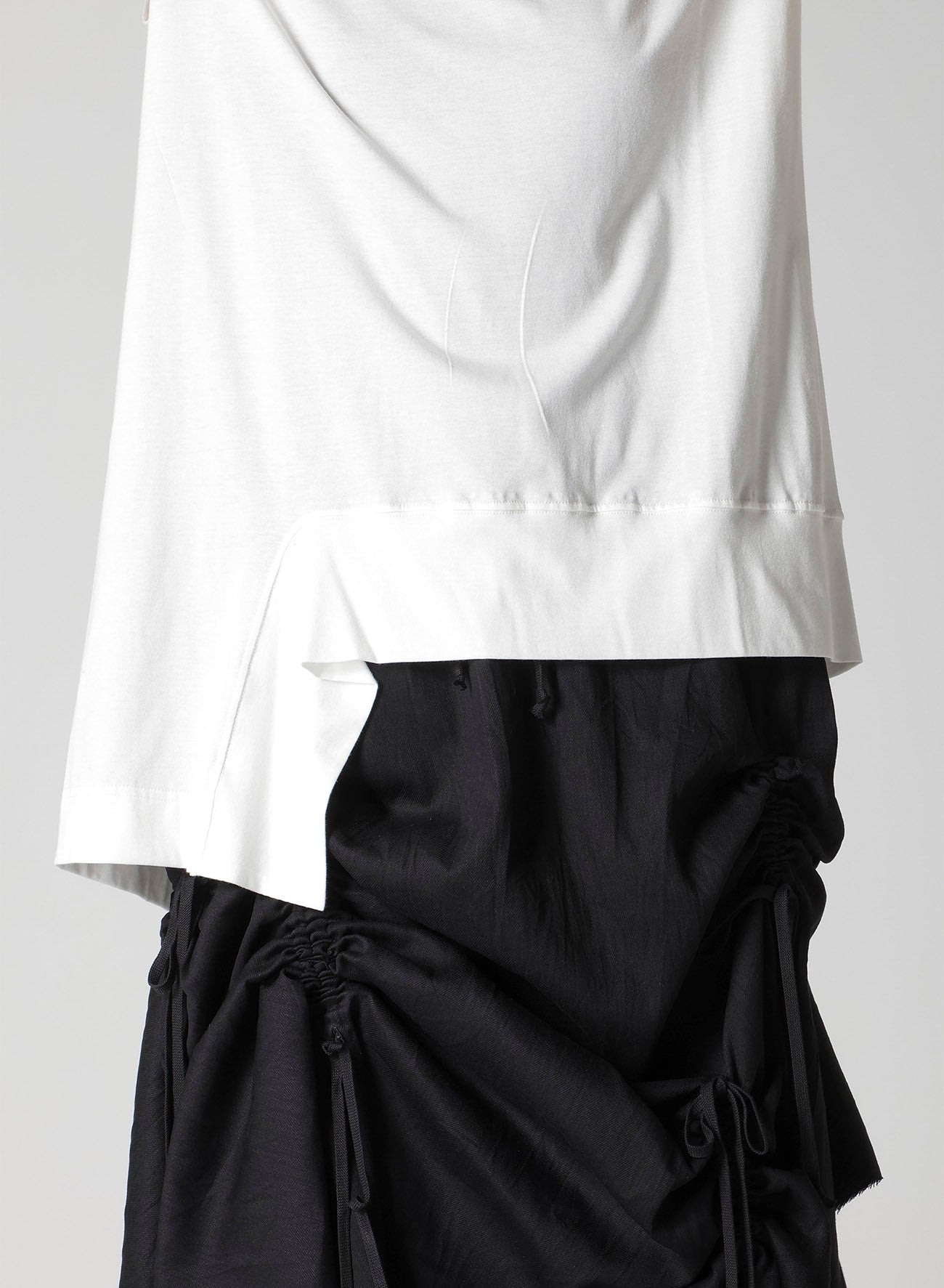 COTTON SINGLE JERSEY V TWISTED T-SHIRT