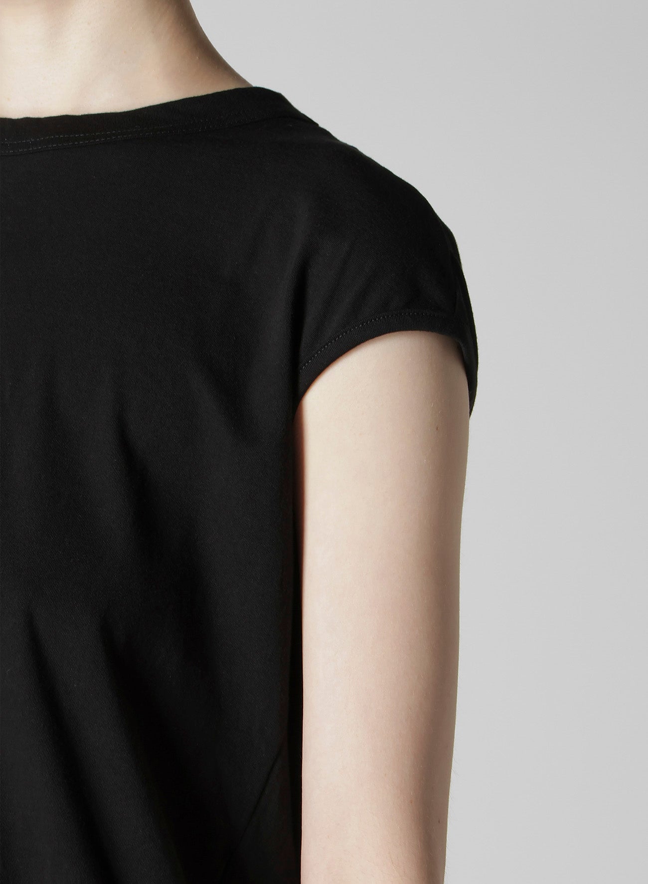 COTTON SINGLE JERSEY V TWISTED T-SHIRT – THE SHOP YOHJI YAMAMOTO