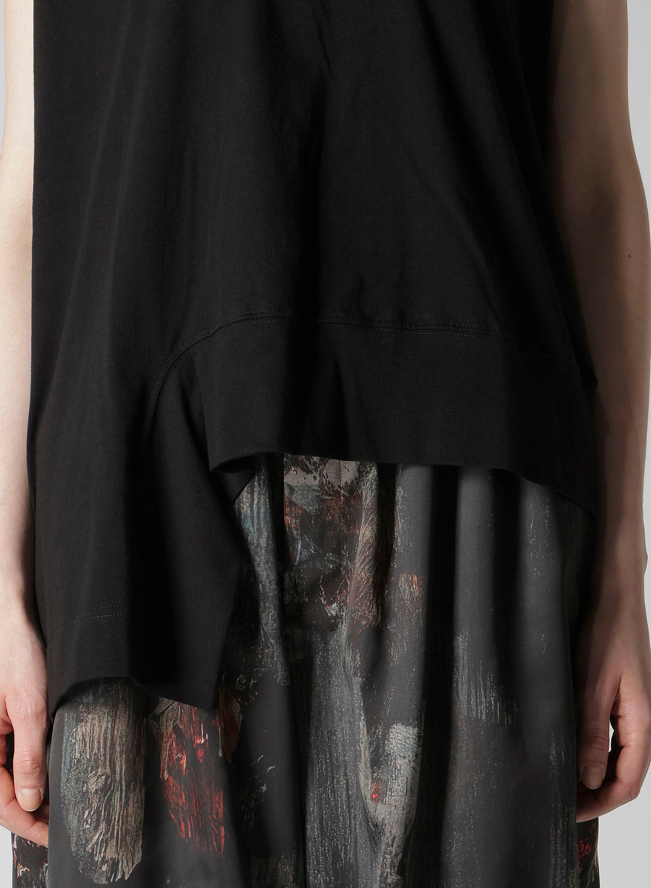 COTTON SINGLE JERSEY V TWISTED T-SHIRT