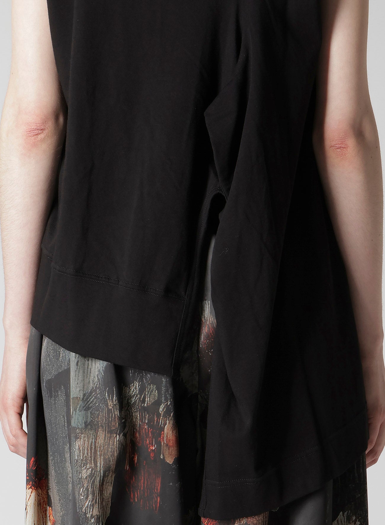 COTTON SINGLE JERSEY V TWISTED T-SHIRT