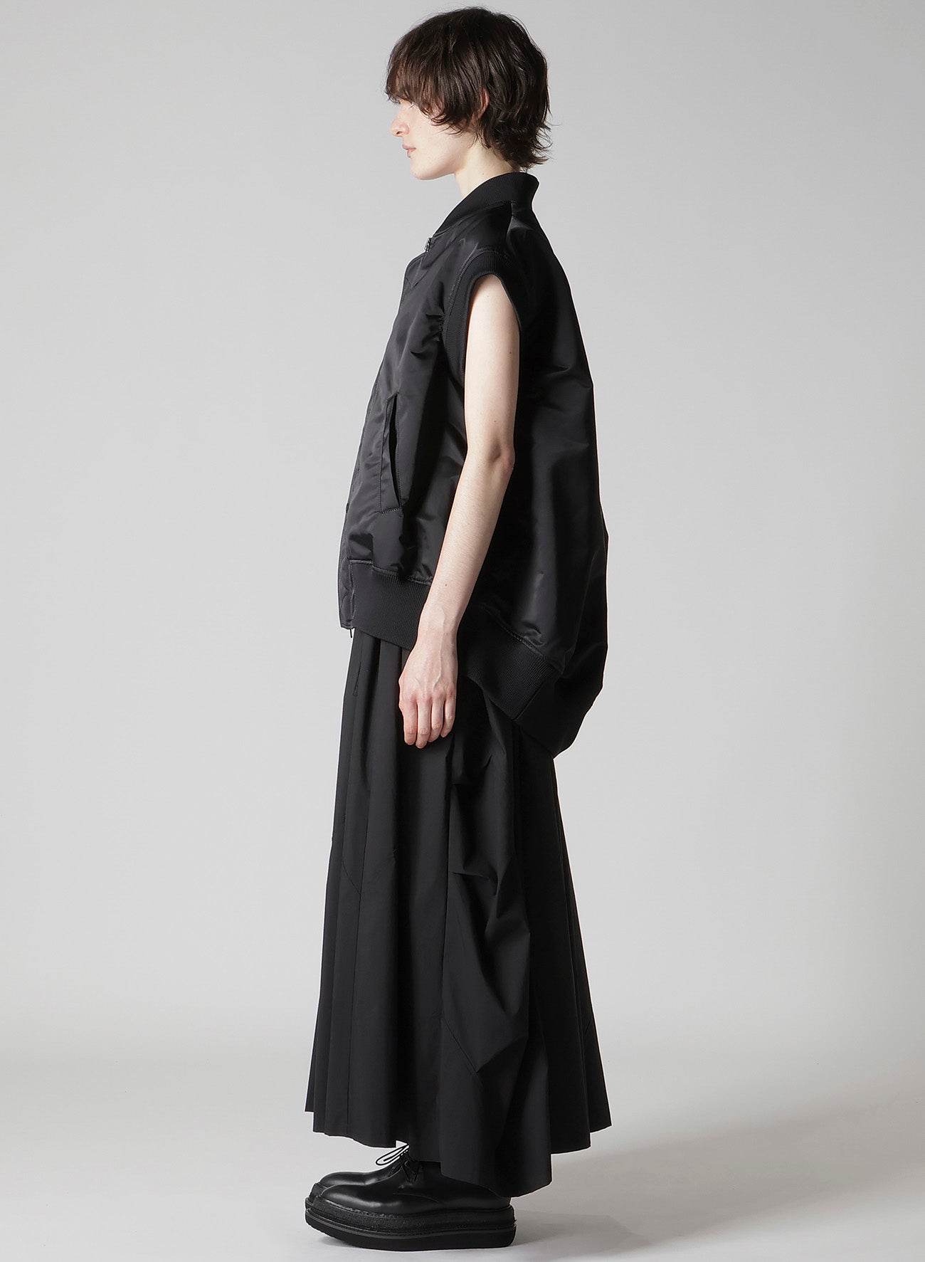 HIGH DENSITY Ny TWILL SLEEVELESS BOMBER JACKET