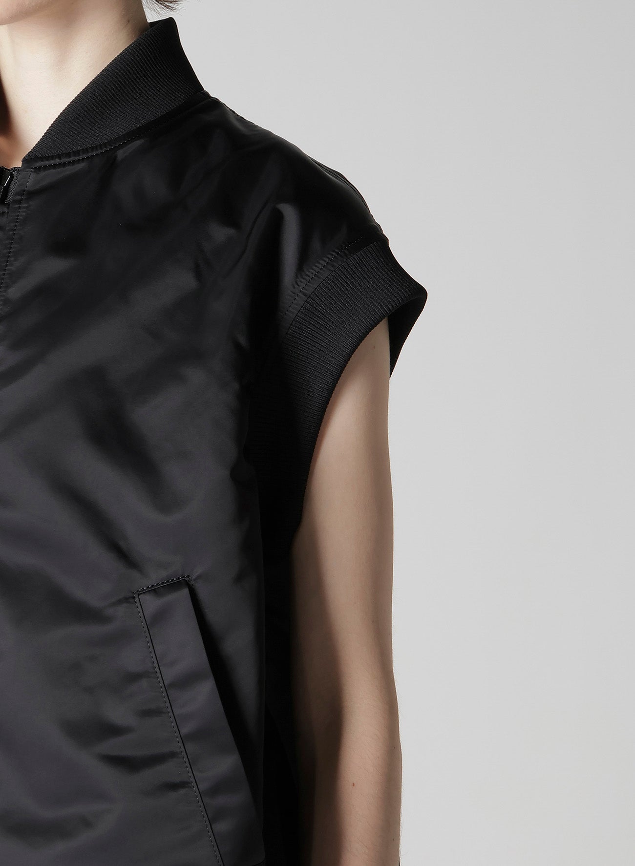 HIGH DENSITY Ny TWILL SLEEVELESS BOMBER JACKET