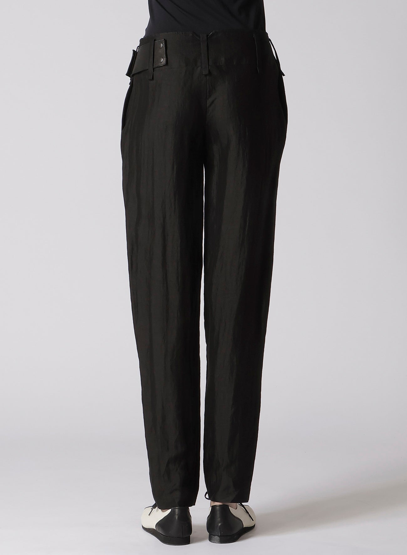 HIGH TWISTED GABARDINE LOW-RISE BELTED PANTS