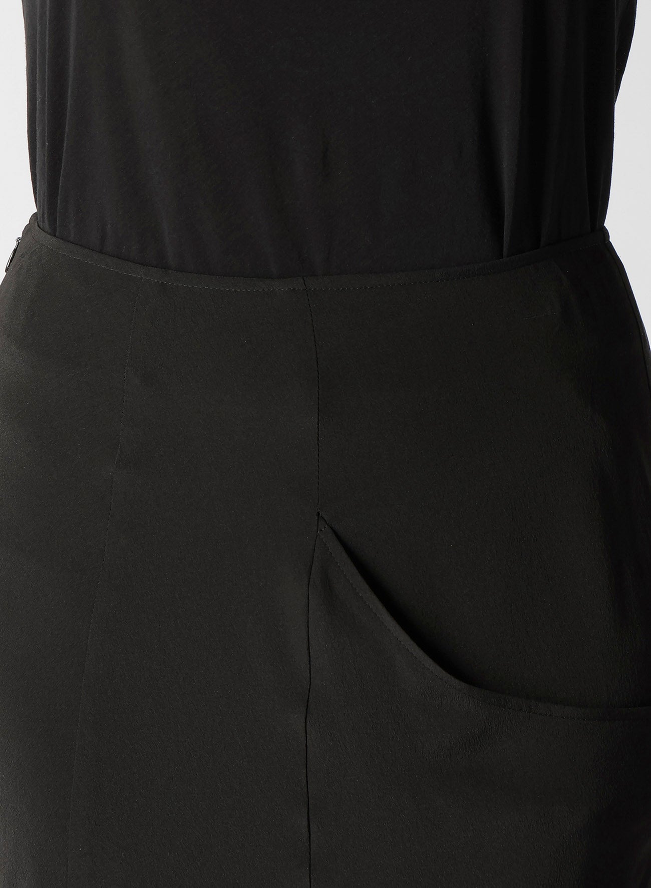 18 SILK CREPE DE CHINE R FRONT POCKET SKIRT