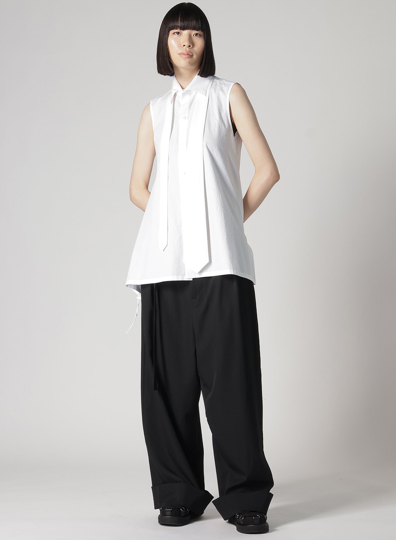 【12/6 10:00(JST) Release】BROAD R-SLEEVELESS TIE BLOUSE