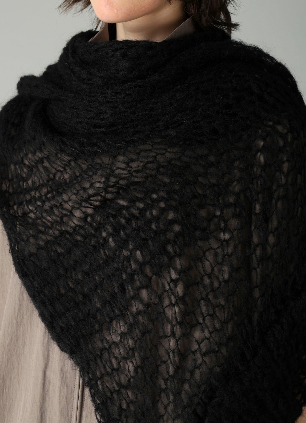 DIAN3 KNITTED STOLE
