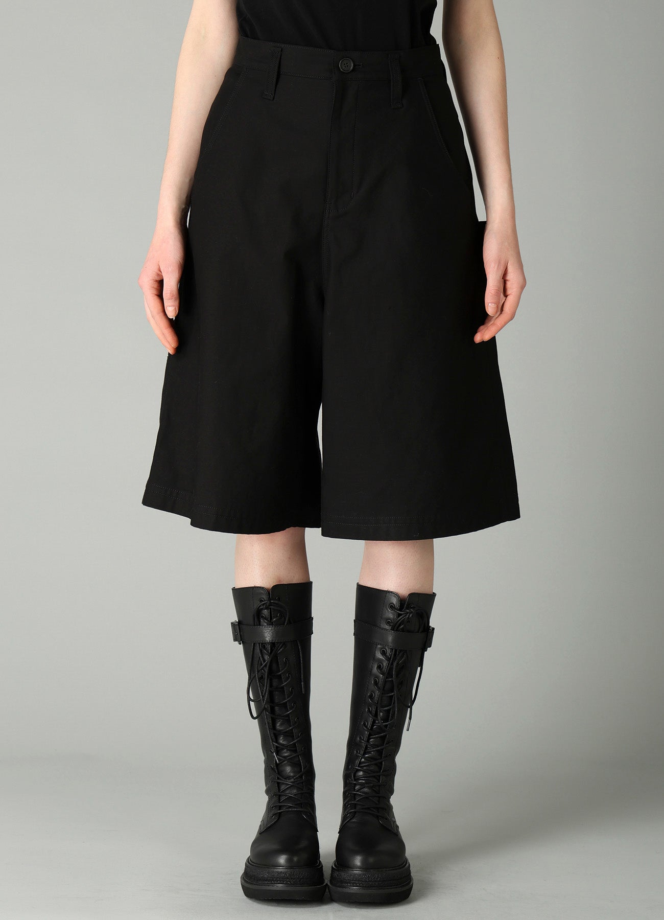 MILITARY BACKSIDE SATIN PAINTER SHORT PANTS