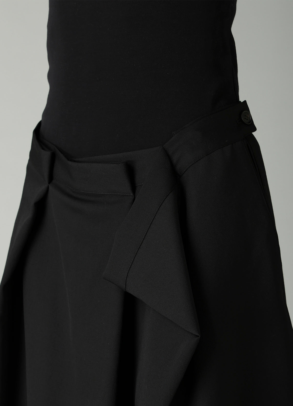 GABARDINE RANDOM TUCK DETAIL PANTS