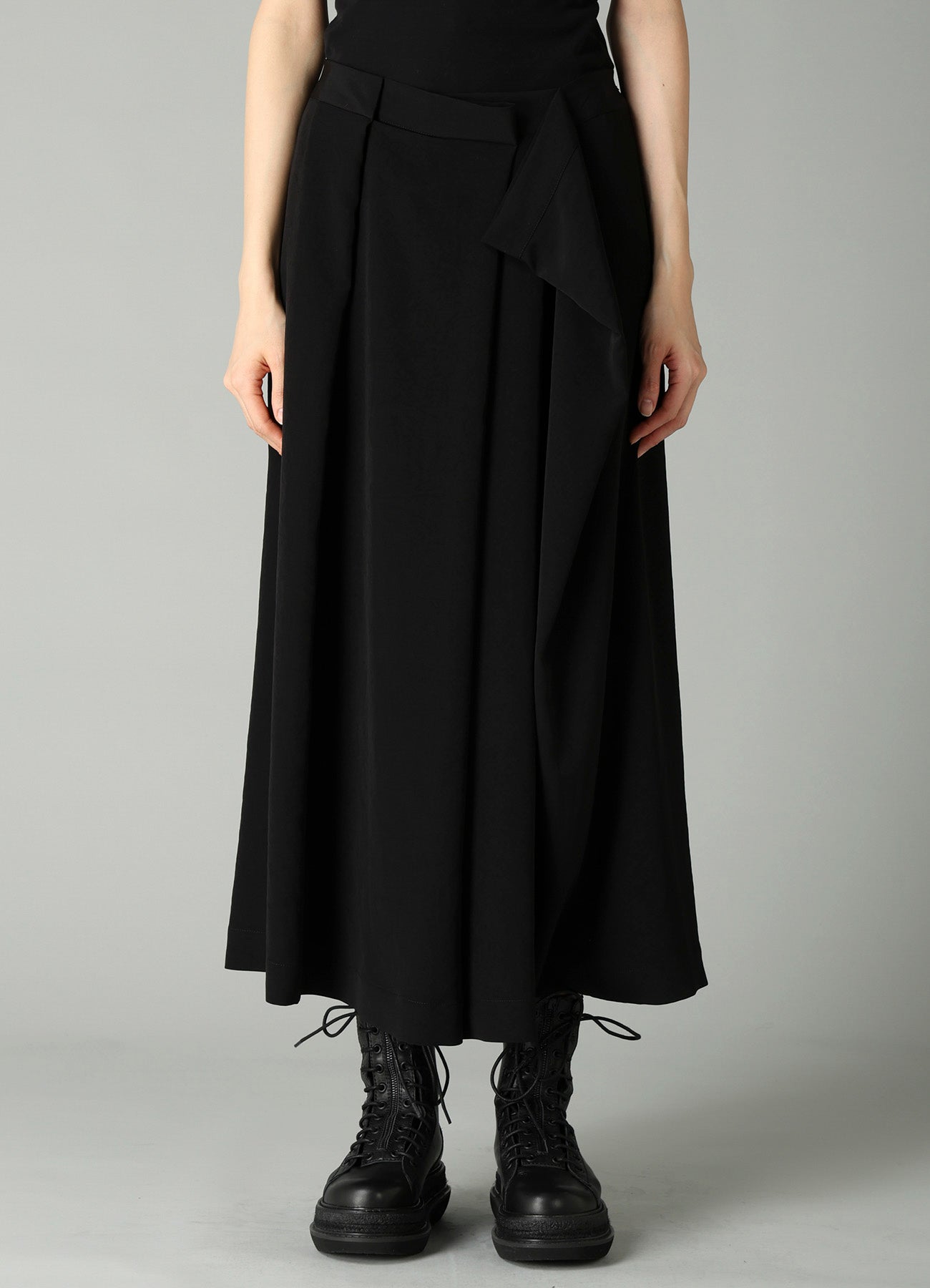 Ta/Pe CREPE DE CHINE RANDOM TUCK DETAIL PANTS