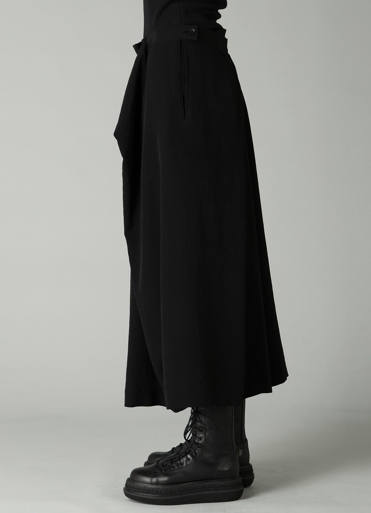 Ta/Pe CREPE DE CHINE RANDOM TUCK DETAIL PANTS