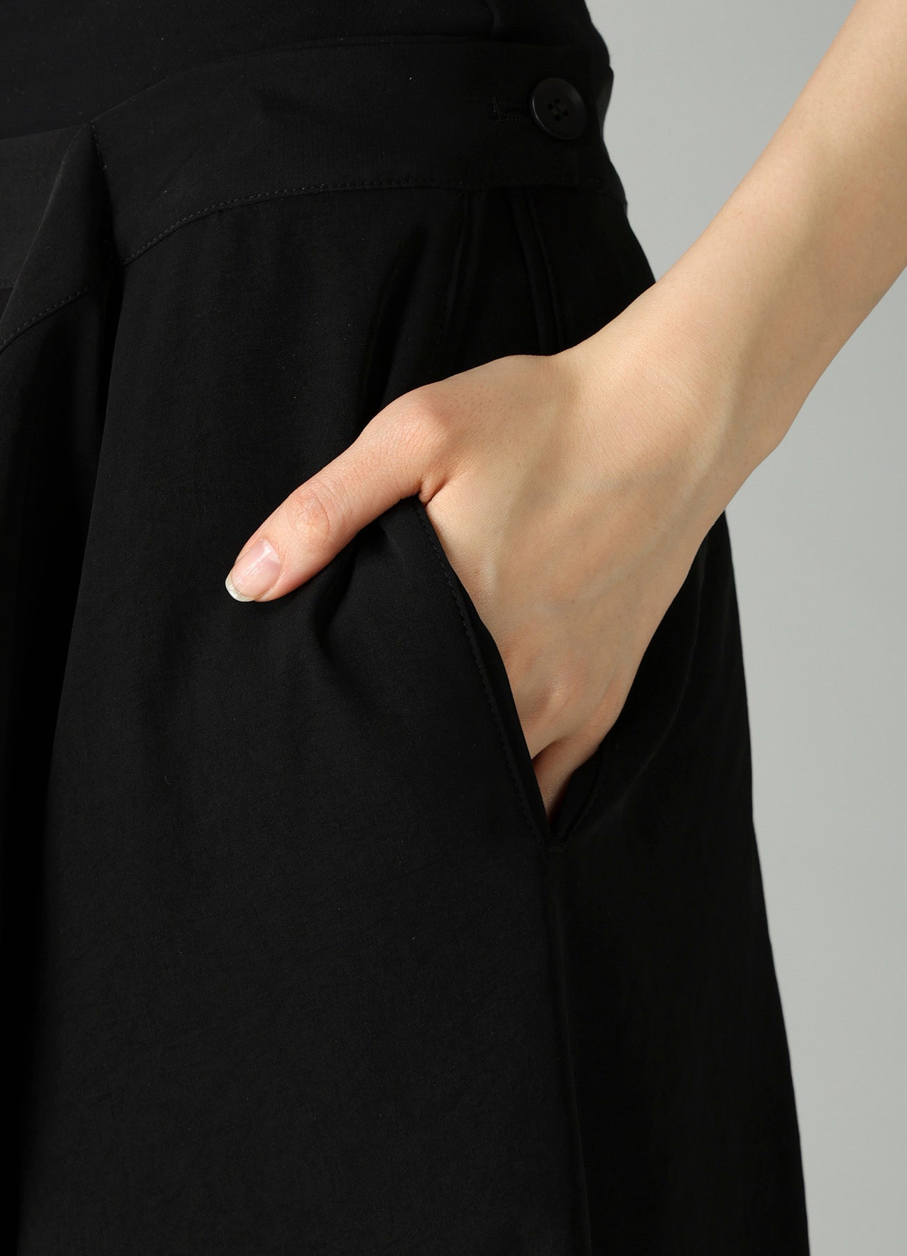 Ta/Pe CREPE DE CHINE RANDOM TUCK DETAIL PANTS