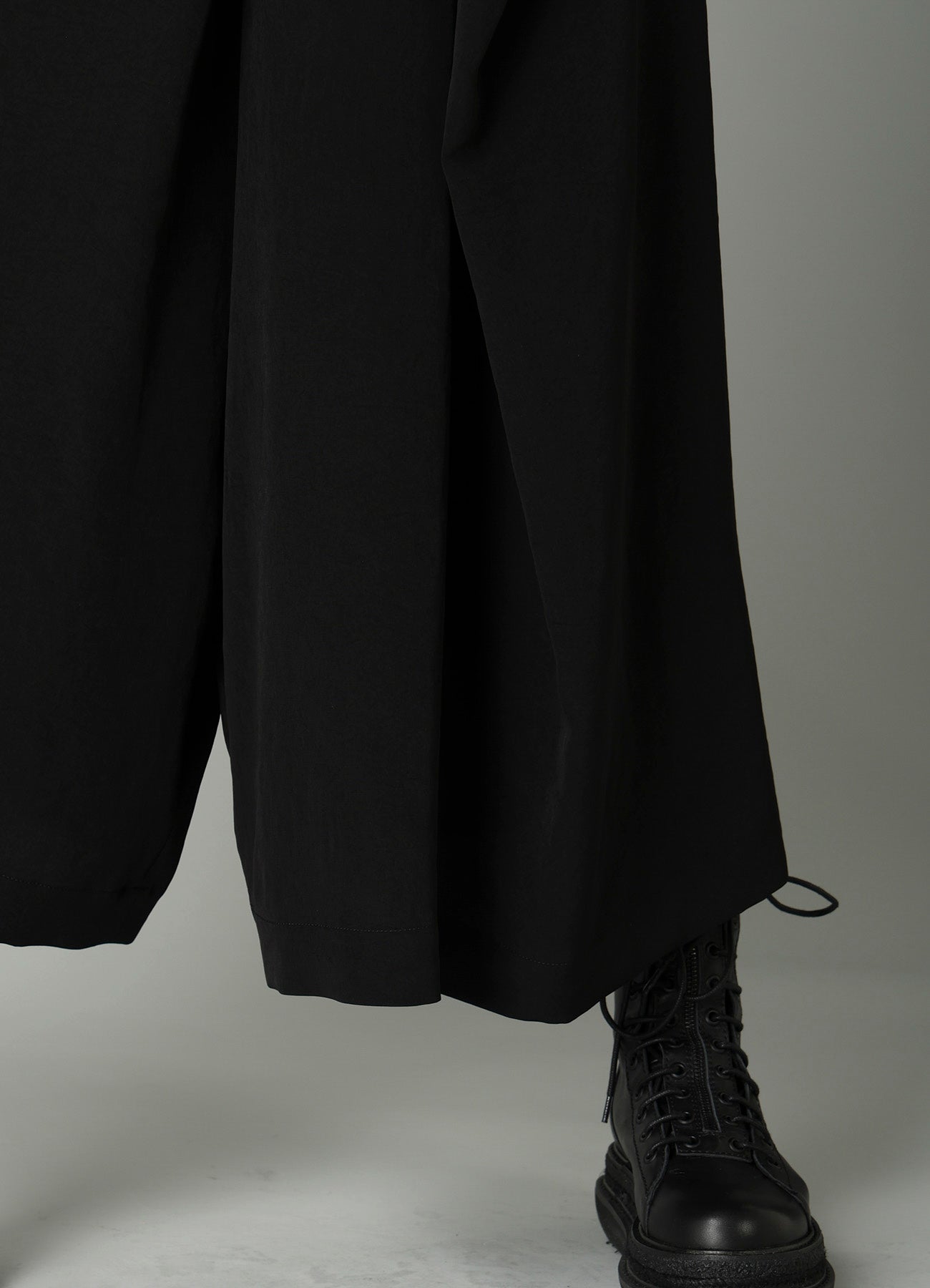 Ta/Pe CREPE DE CHINE RANDOM TUCK DETAIL PANTS – THE SHOP YOHJI