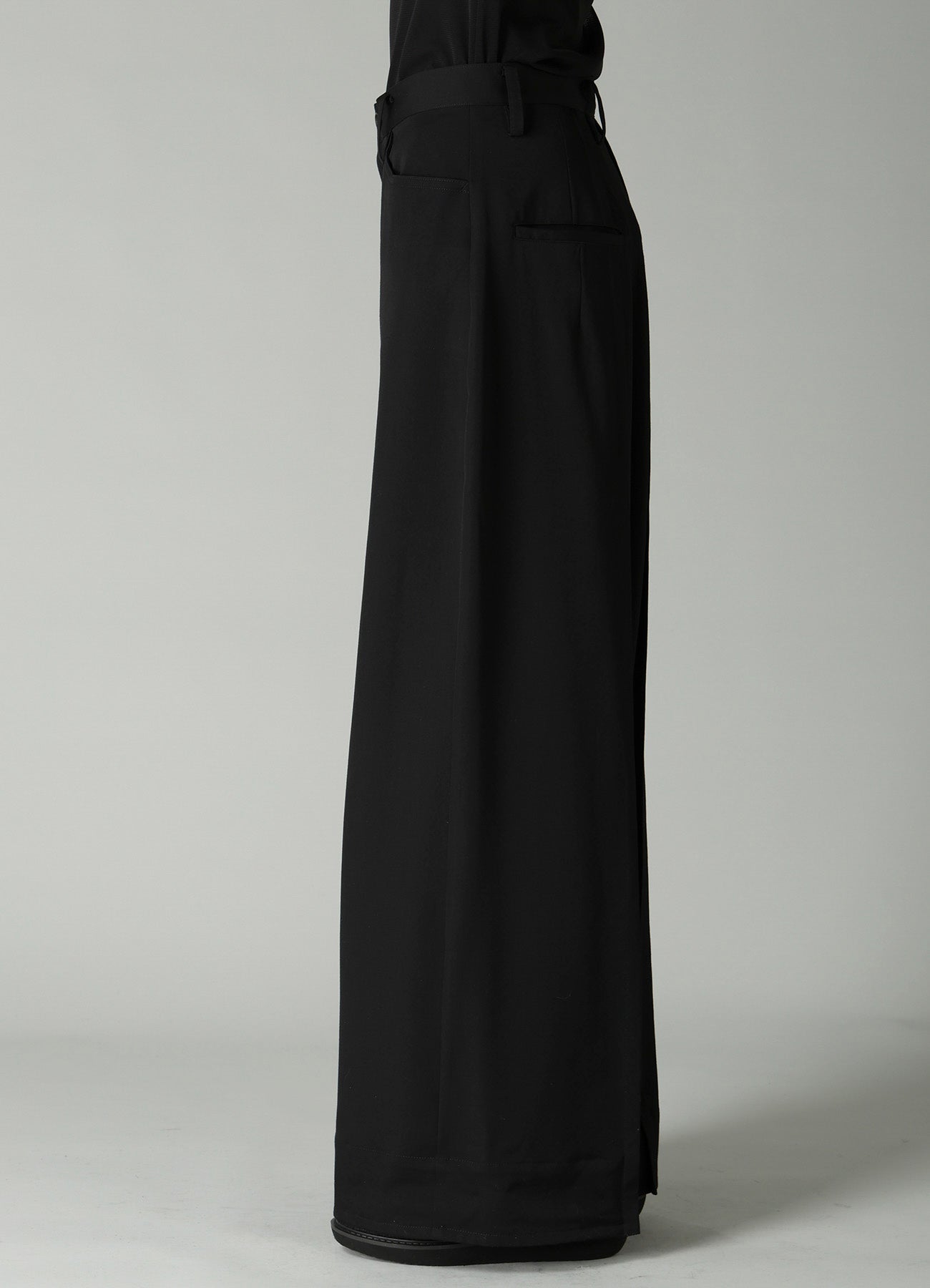 GABARDINE BACKSIDE TUCK BAGGY PANTS – THE SHOP YOHJI YAMAMOTO