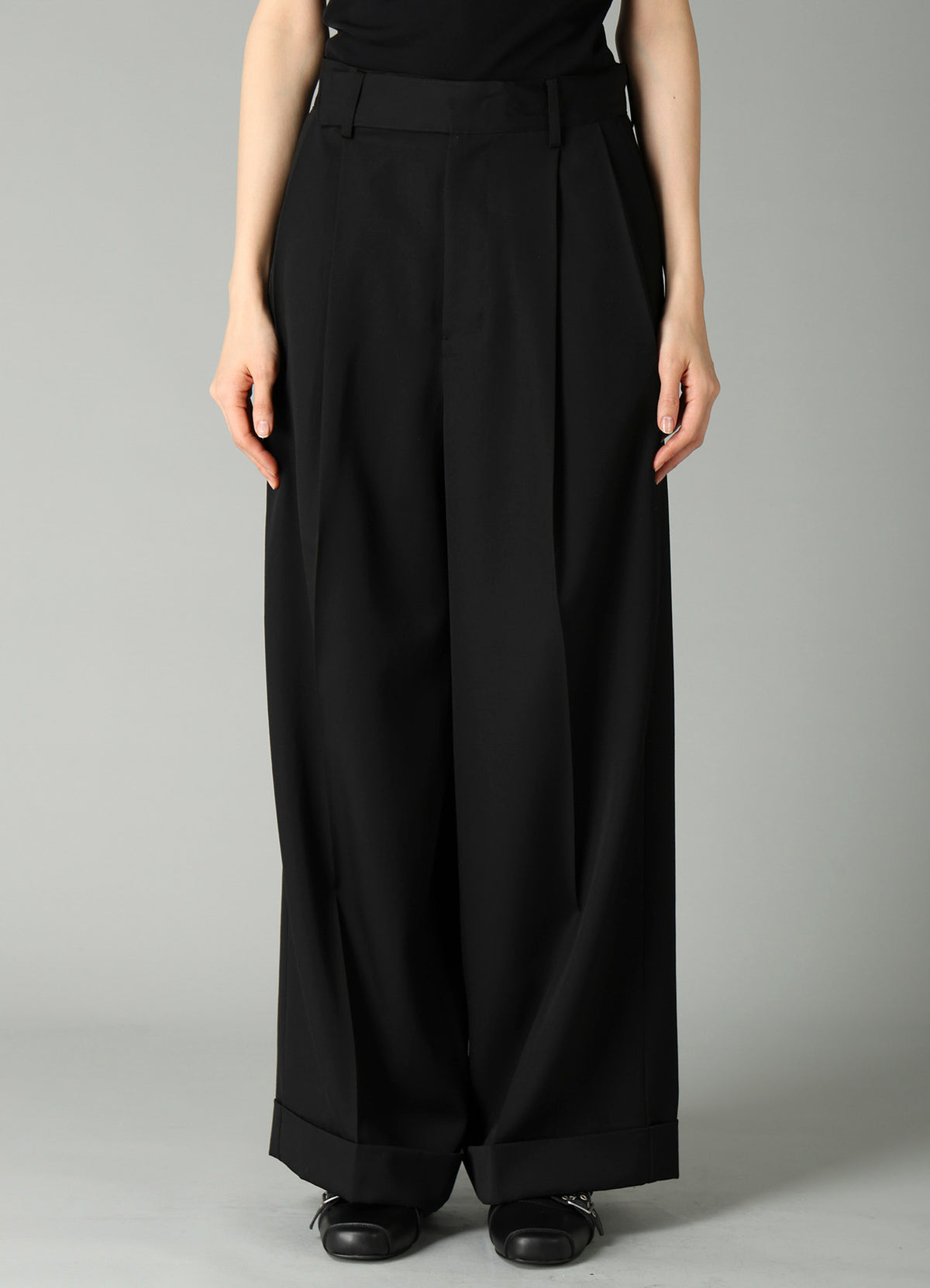 GABARDINE 2 TUCKS BAGGY PANTS