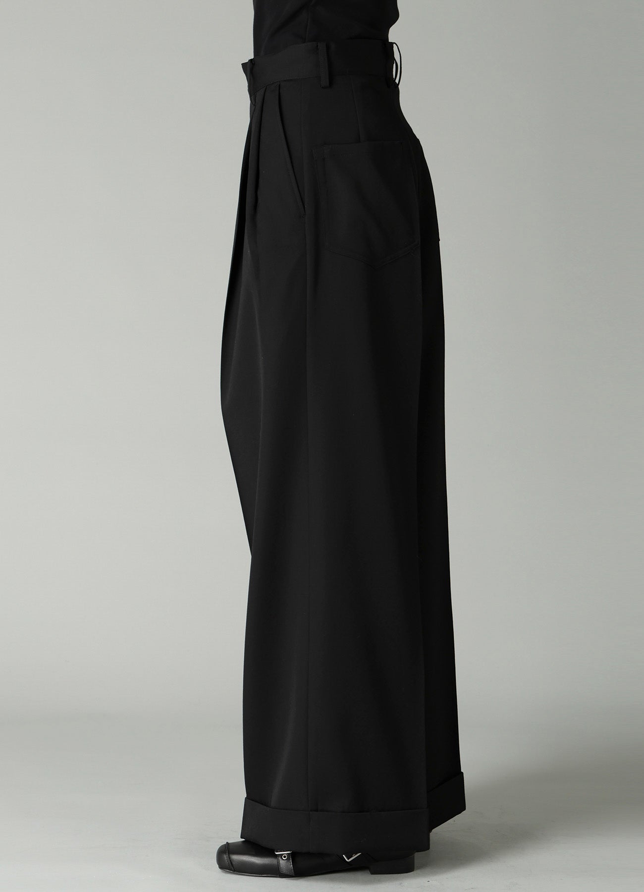 GABARDINE 2 TUCKS BAGGY PANTS