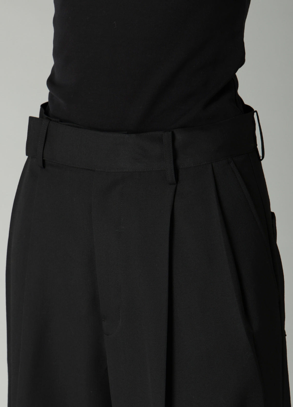 GABARDINE 2 TUCKS BAGGY PANTS