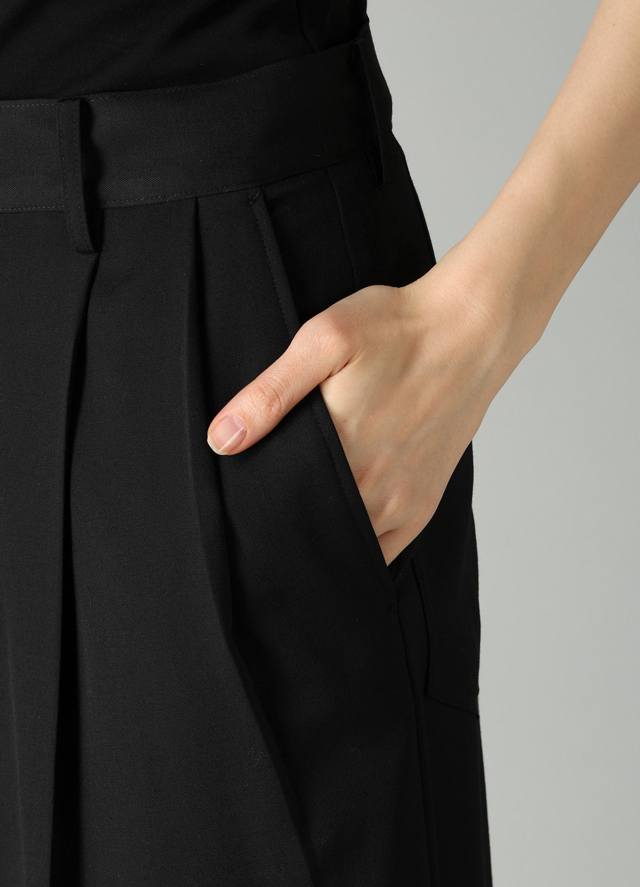 GABARDINE 2 TUCKS BAGGY PANTS