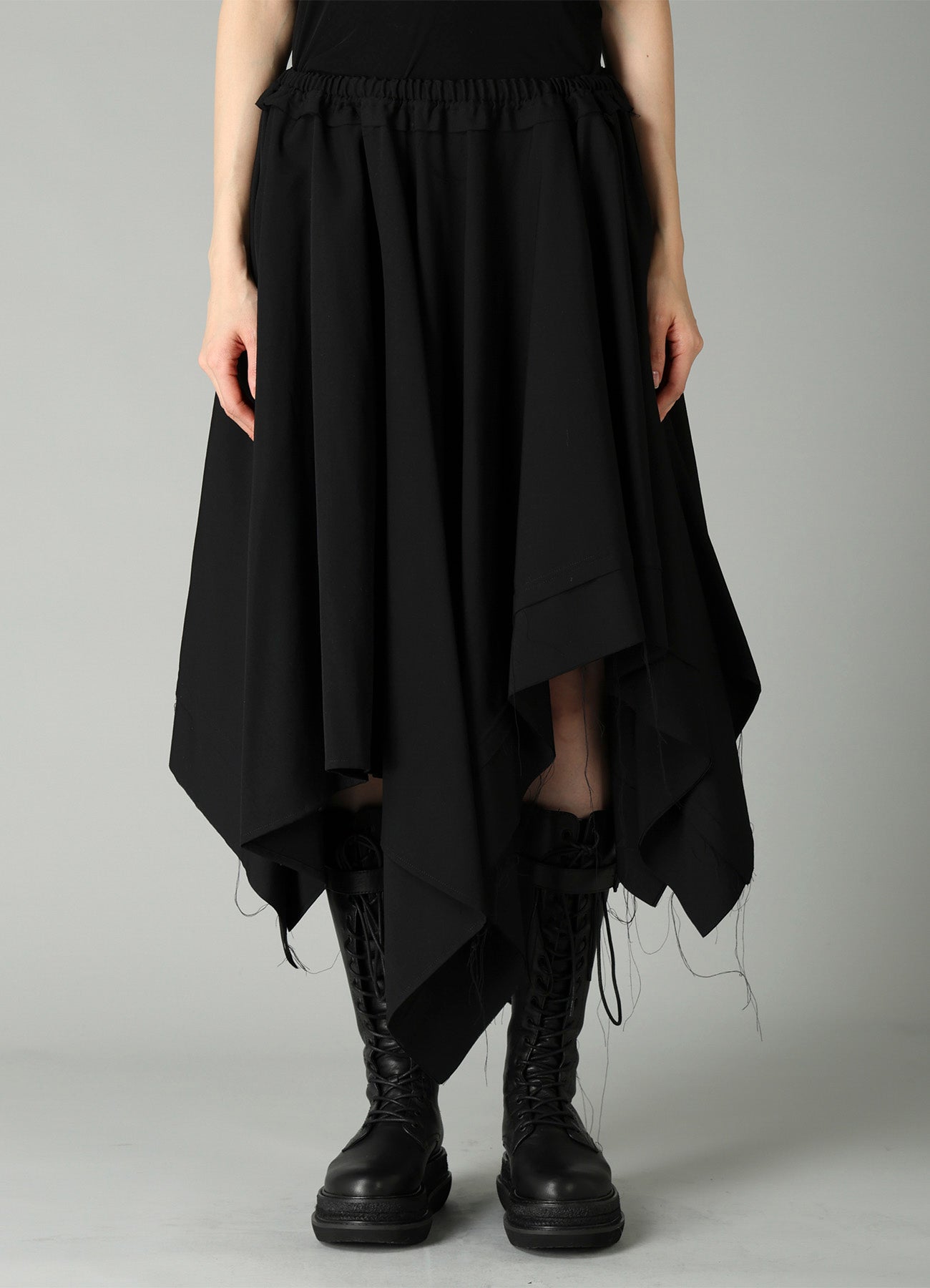 GABARDINE ASYMMETRIC MOVING SKIRT