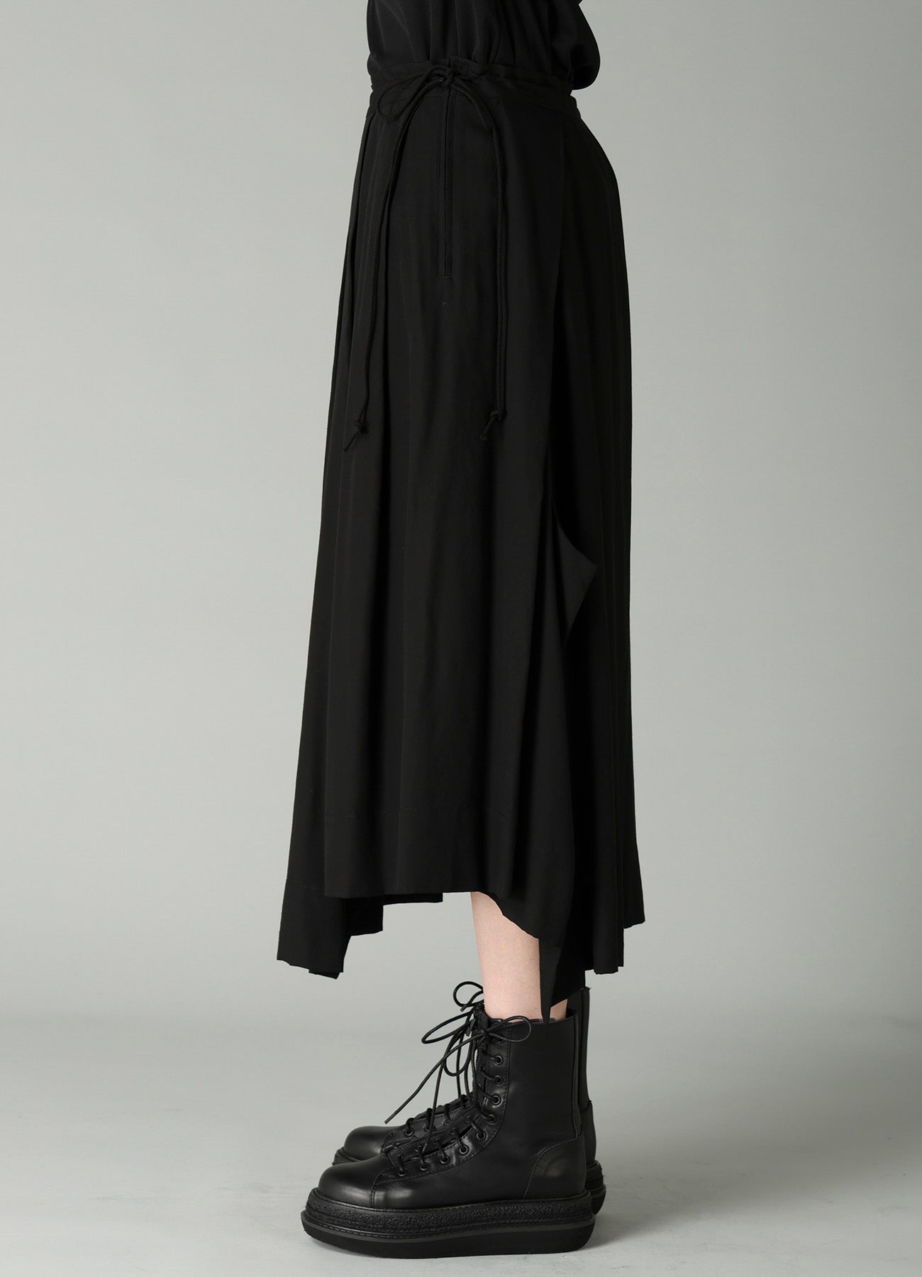 CELLULOSE POPLIN UNBALANCED TUCK SKIRT