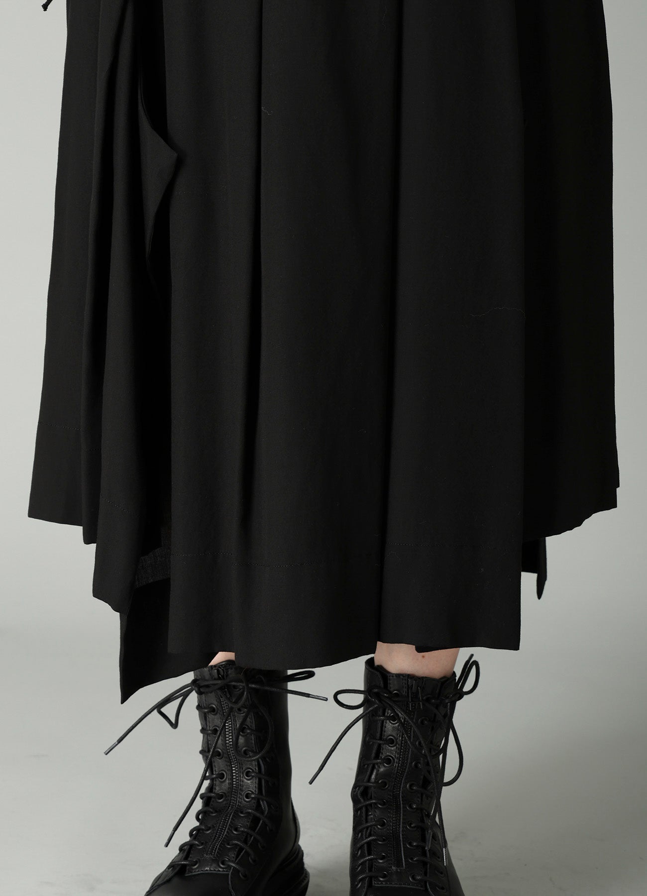 CELLULOSE POPLIN UNBALANCED TUCK SKIRT